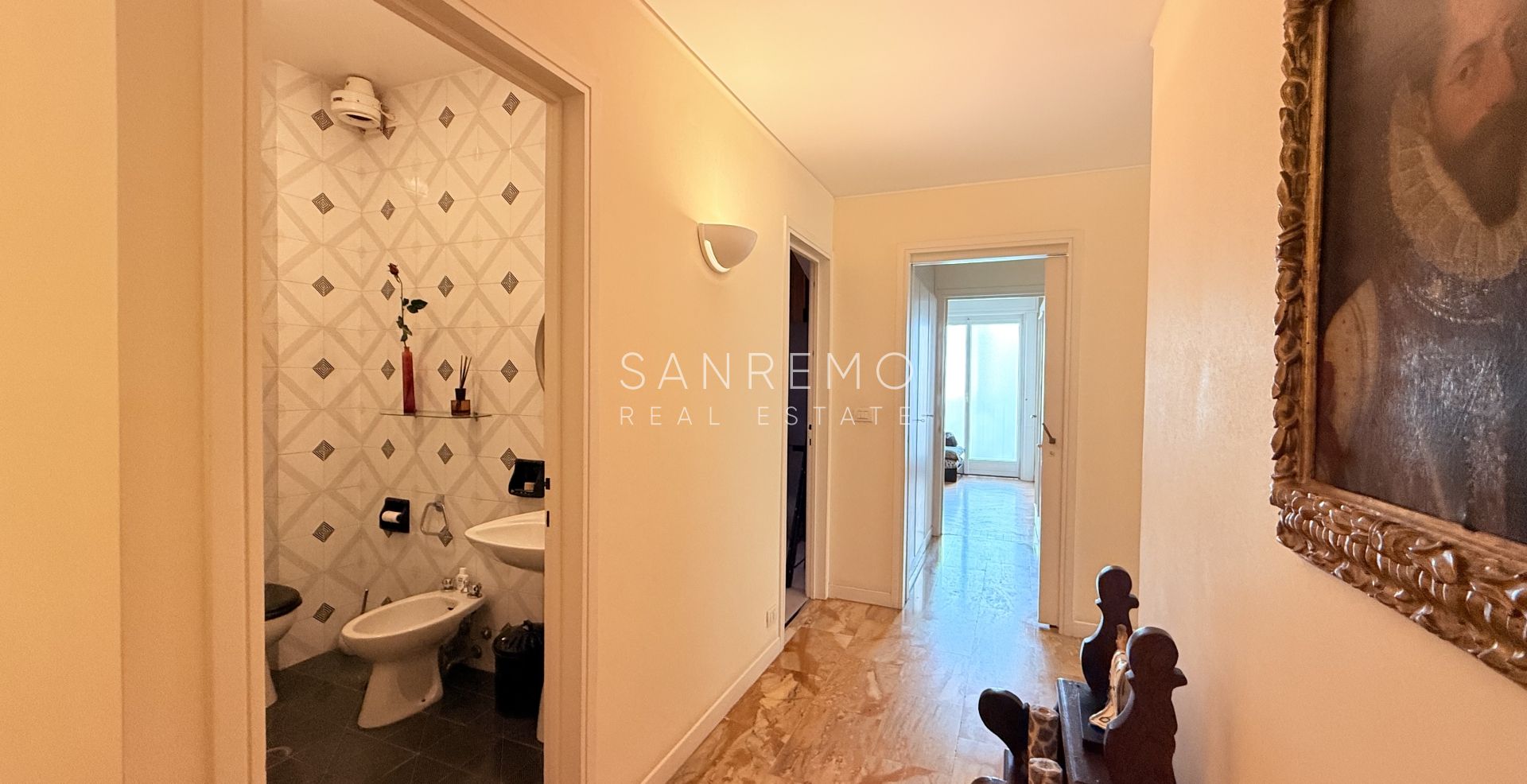 Bright 120m2 apartment featuring large spaces and a splendid sea view