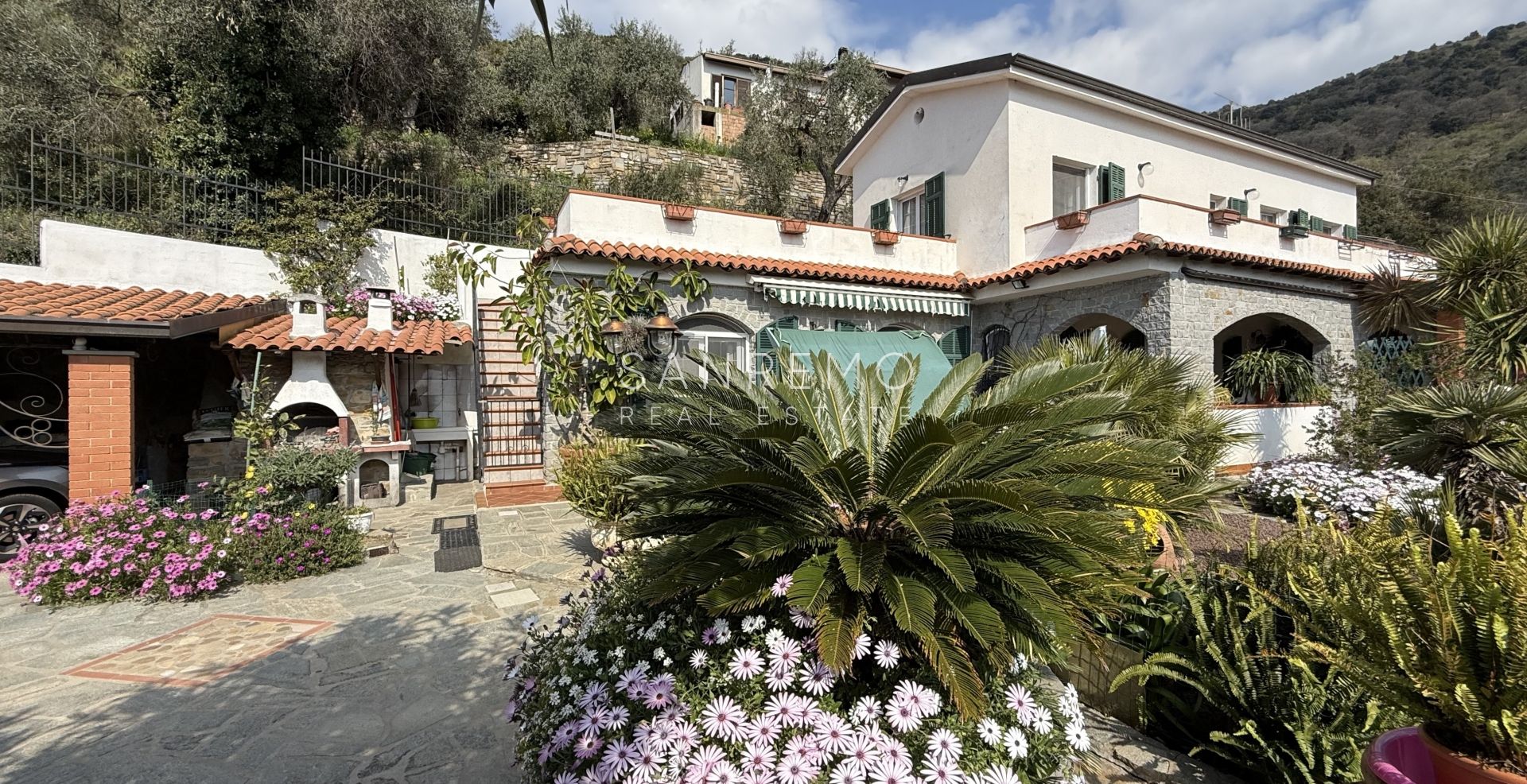 Villa for sale on the Sanremo Hill with amazing sea view
