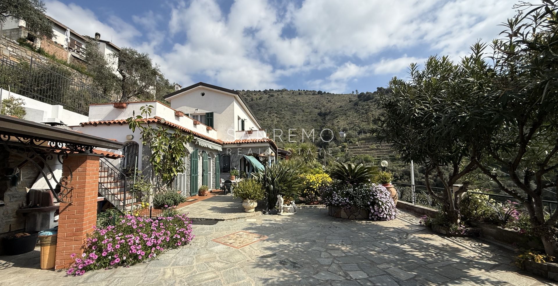 Villa for sale on the Sanremo Hill with amazing sea view