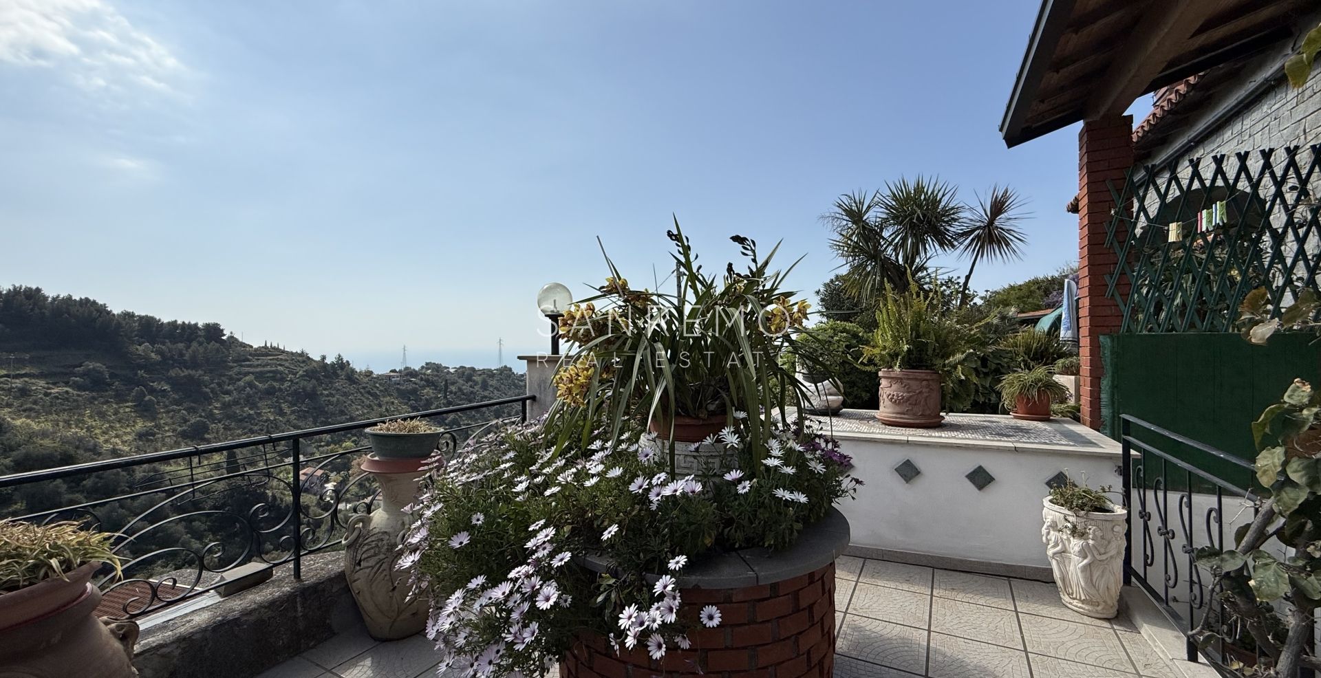 Villa for sale on the Sanremo Hill with amazing sea view