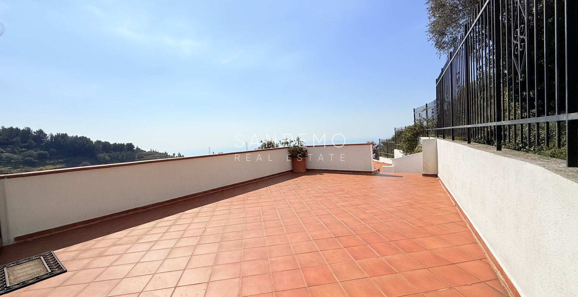 Villa for sale on the Sanremo Hill with amazing sea view