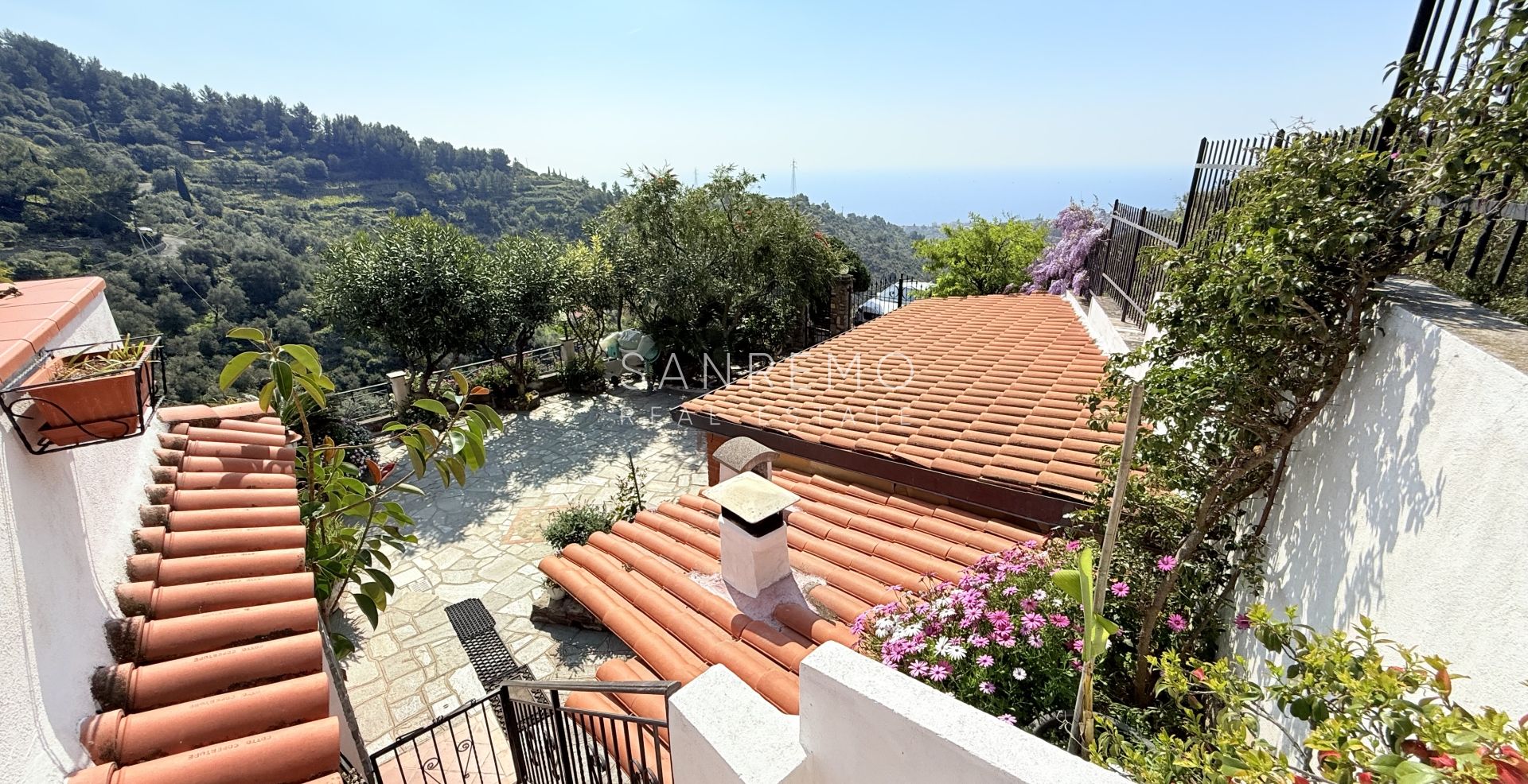 Villa for sale on the Sanremo Hill with amazing sea view