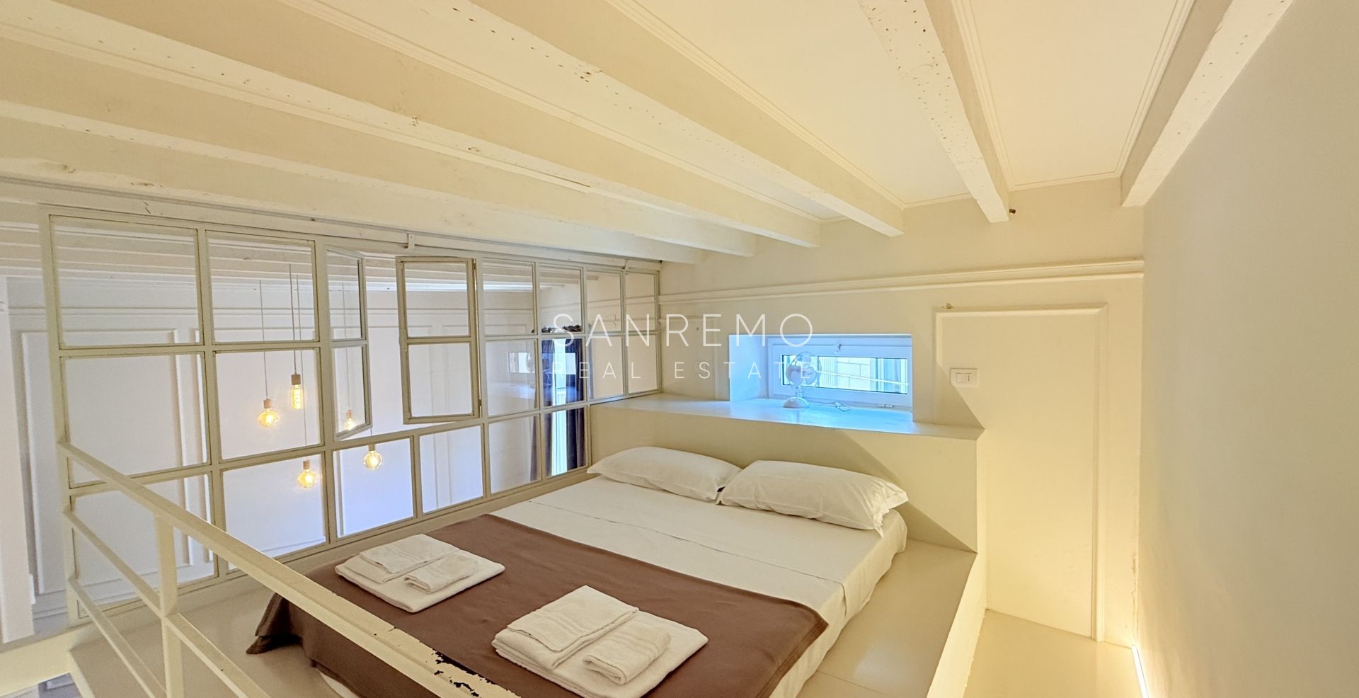 Charming apartment close to the Ariston theatre