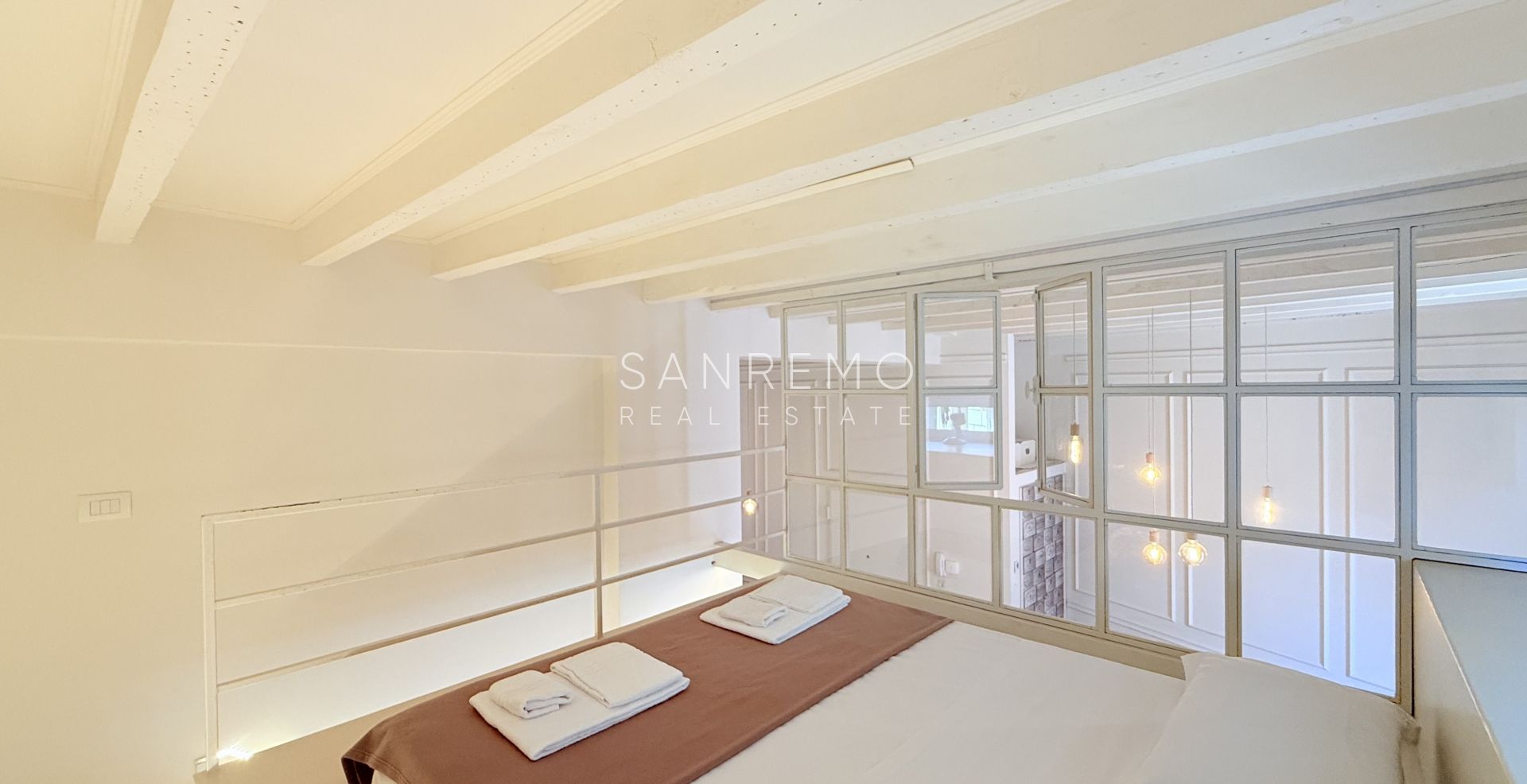 Charming apartment close to the Ariston theatre