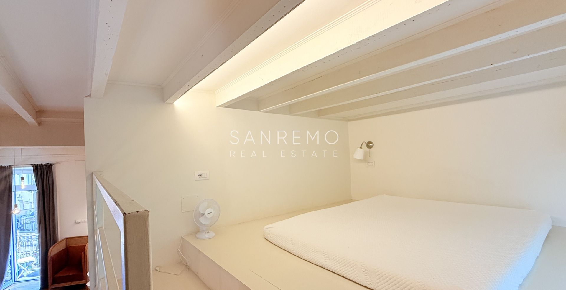 Charming apartment close to the Ariston theatre