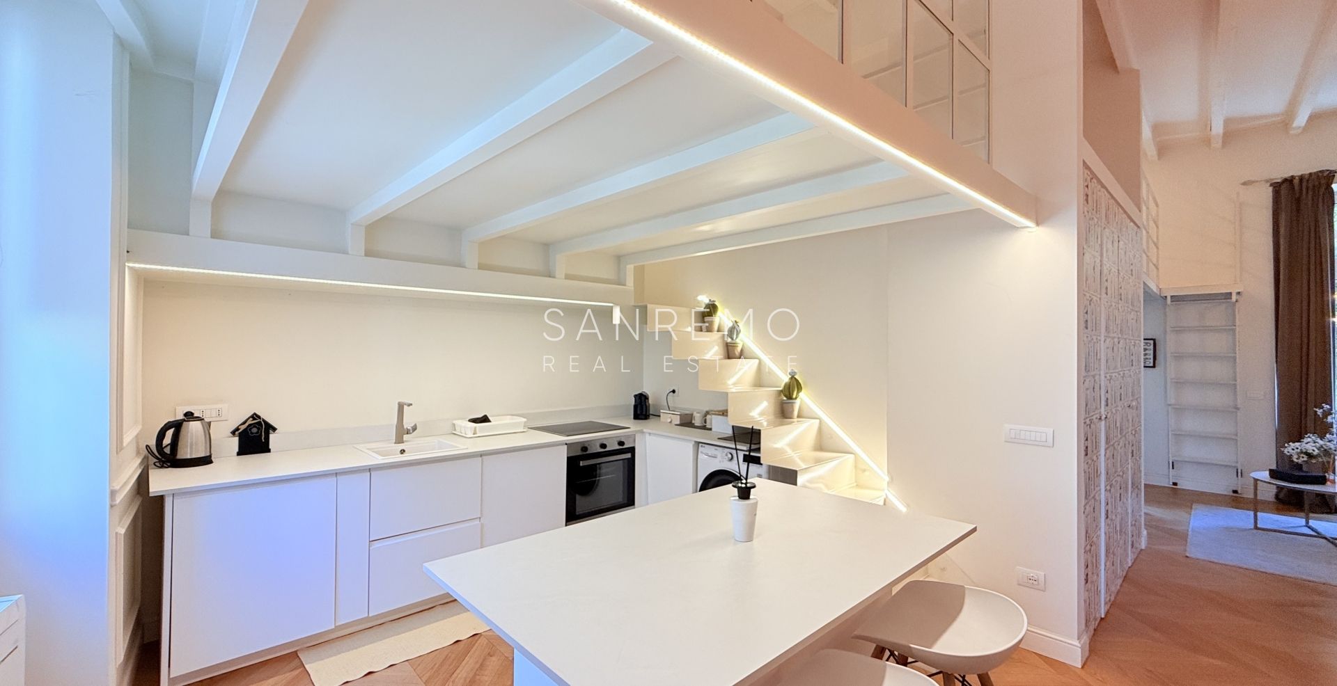 Charming apartment close to the Ariston theatre