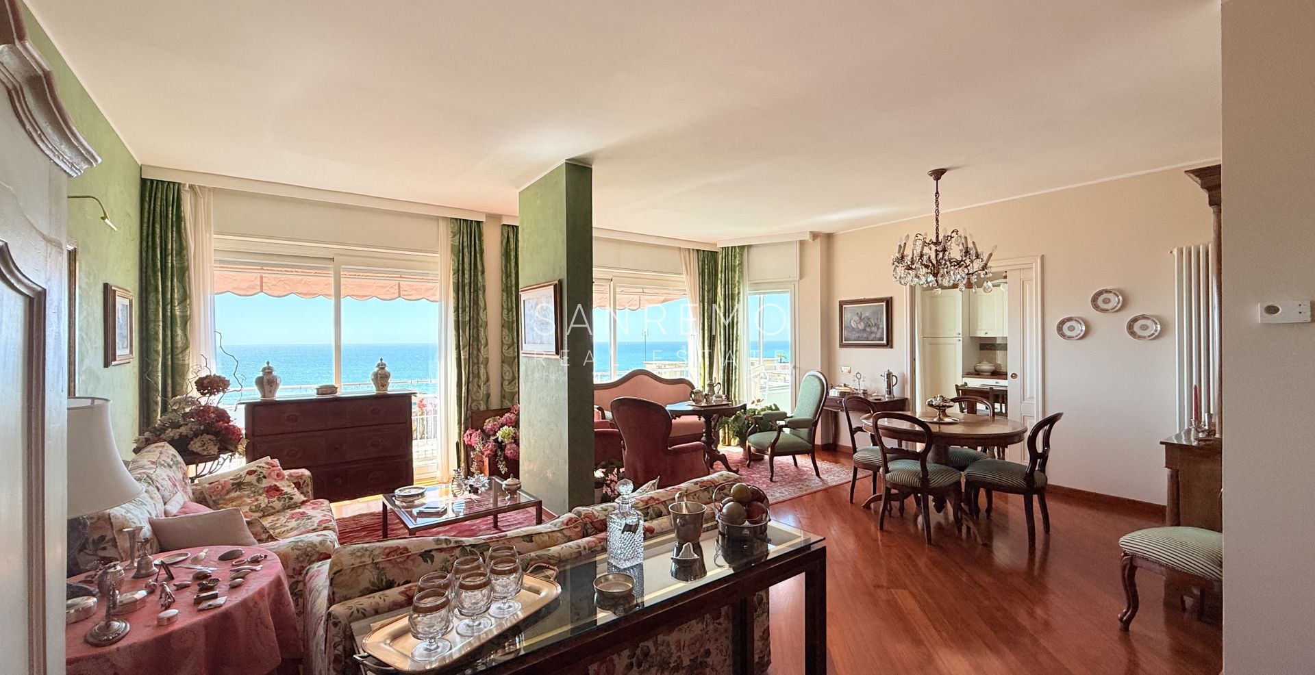 Spacious apartment with terrace and sea view in elegant condominium with concierge