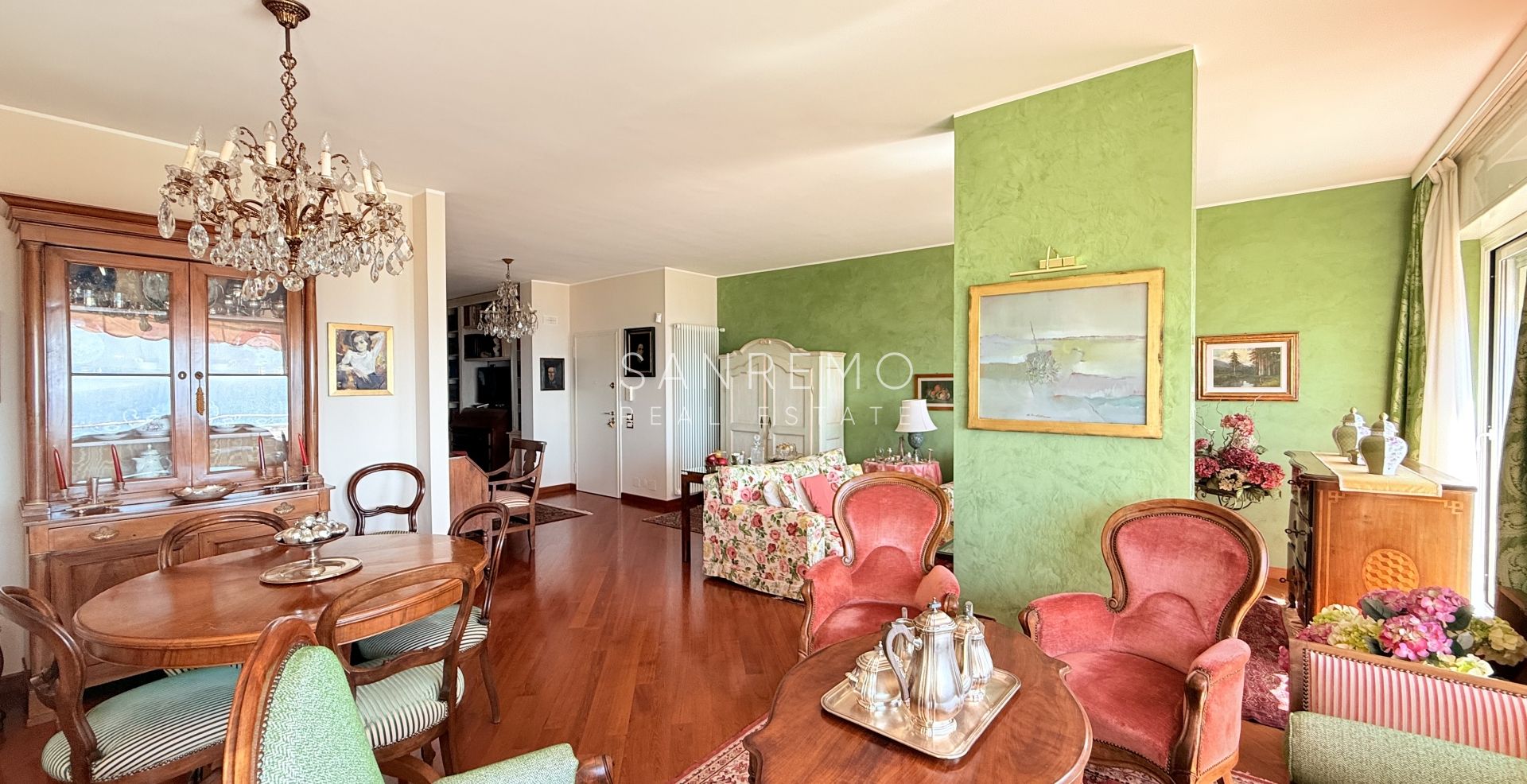 Spacious apartment with terrace and sea view in elegant condominium with concierge