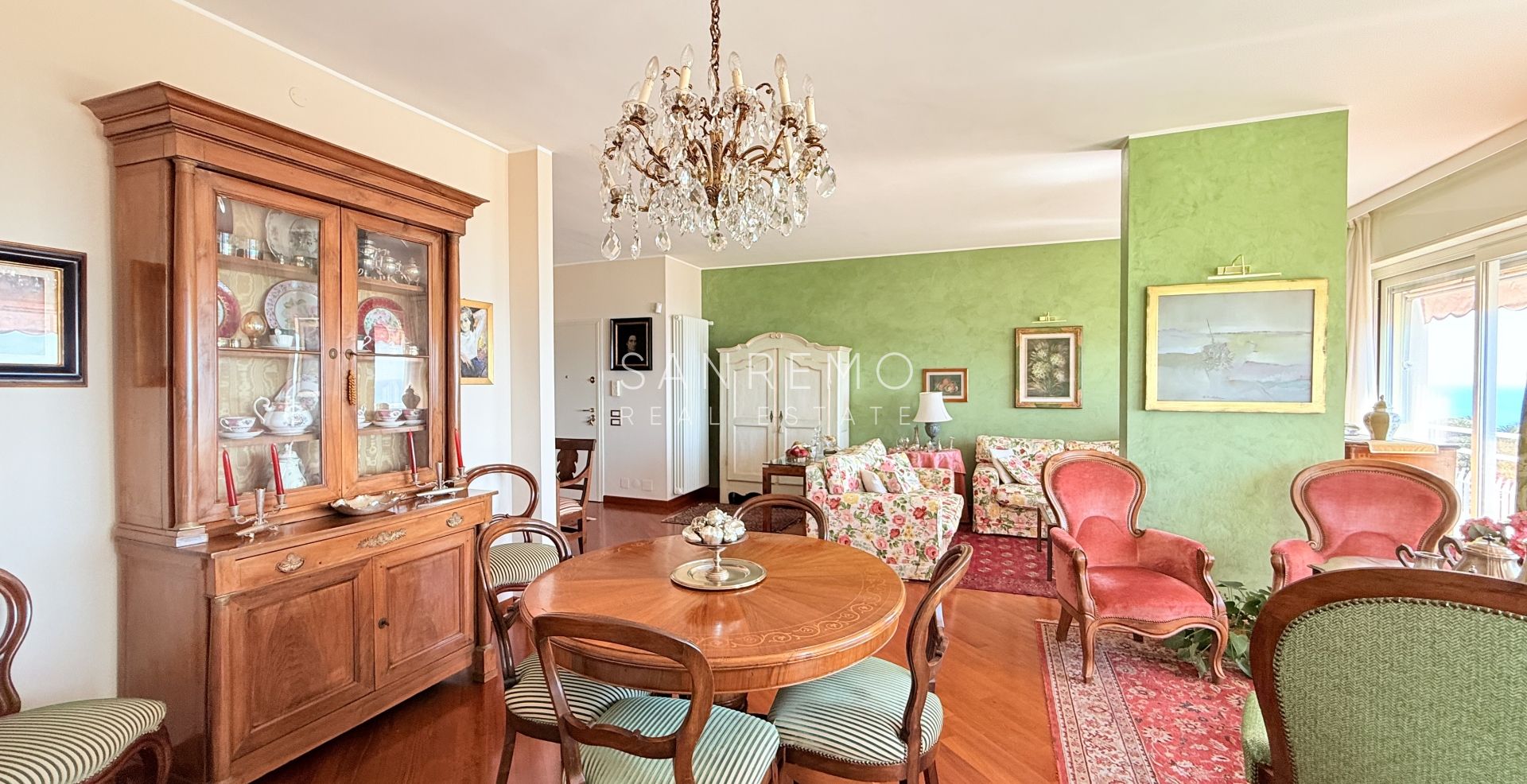 Spacious apartment with terrace and sea view in elegant condominium with concierge