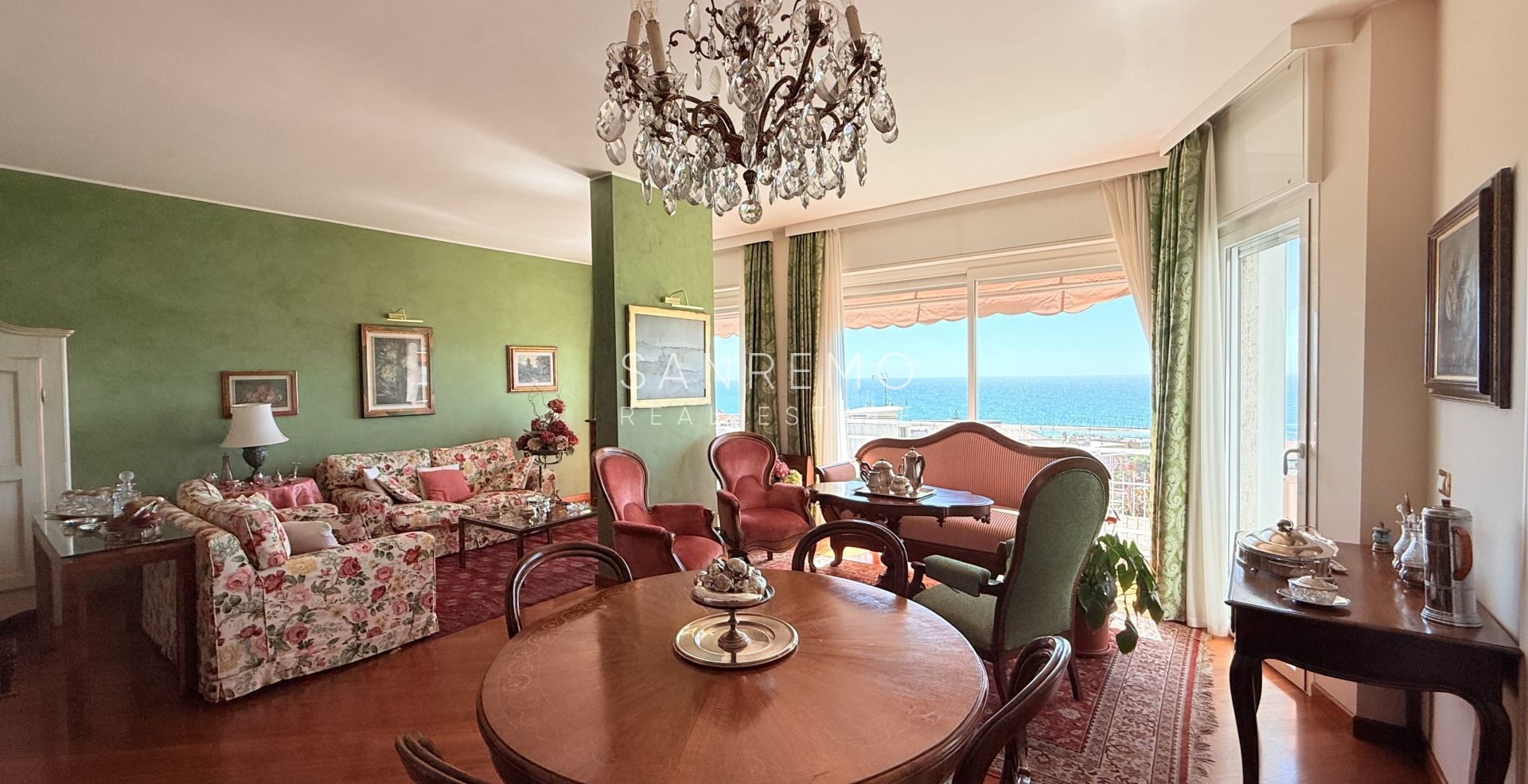Spacious apartment with terrace and sea view in elegant condominium with concierge
