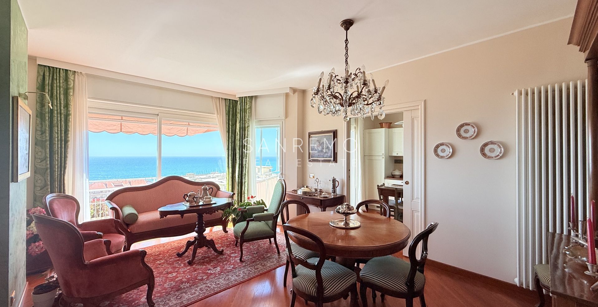 Spacious apartment with terrace and sea view in elegant condominium with concierge