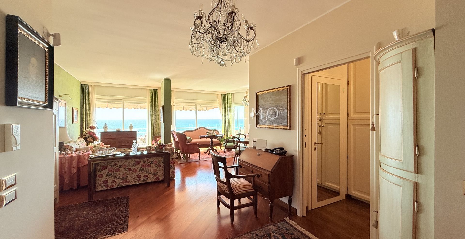 Spacious apartment with terrace and sea view in elegant condominium with concierge