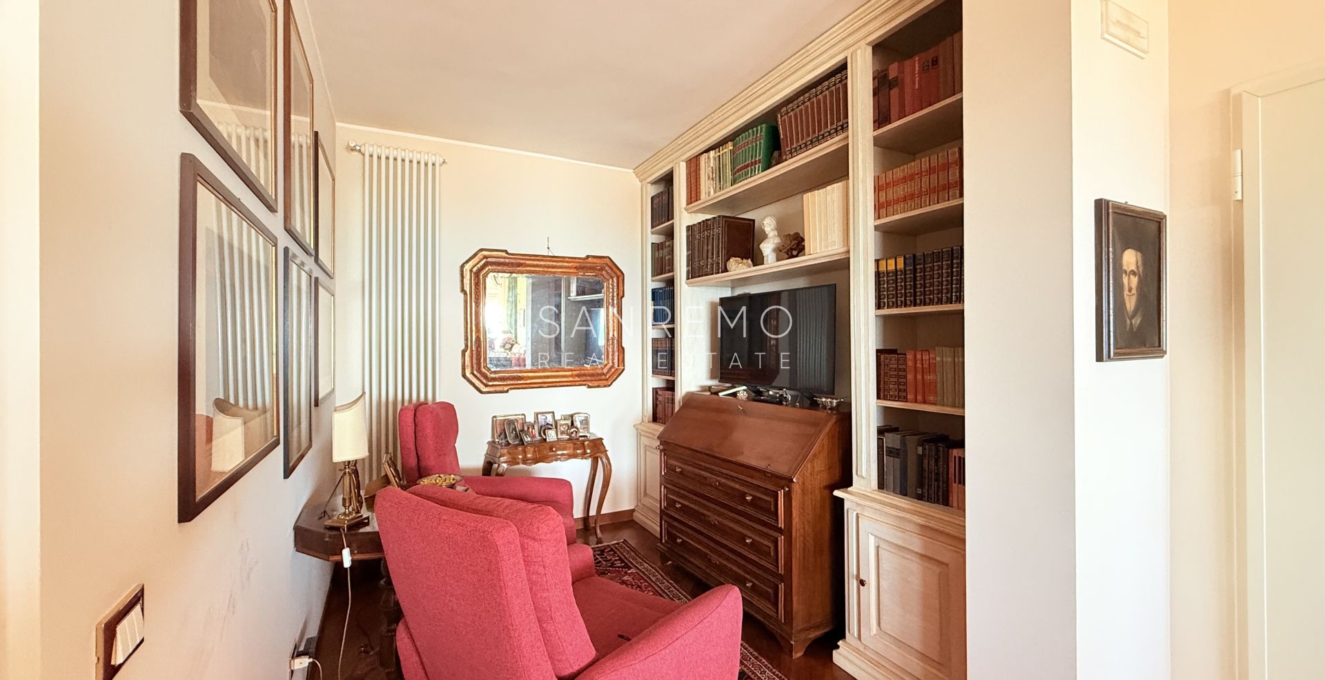 Spacious apartment with terrace and sea view in elegant condominium with concierge