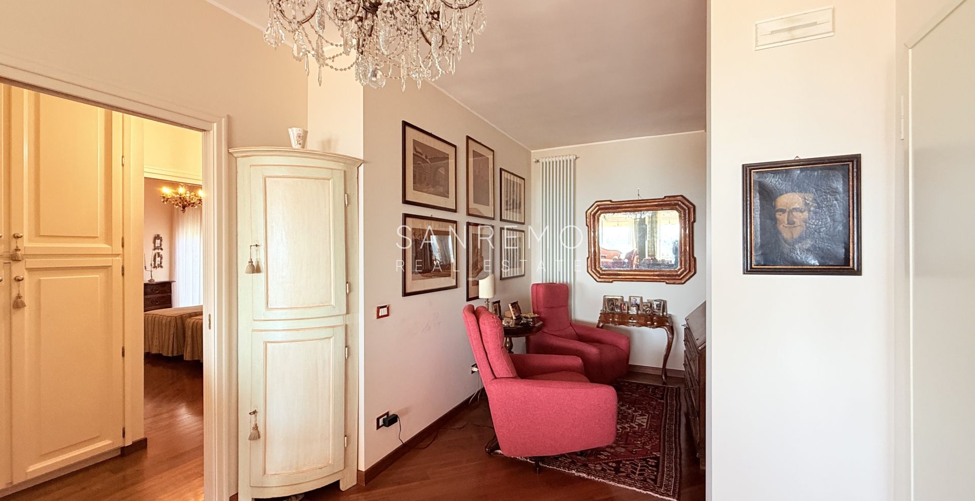 Spacious apartment with terrace and sea view in elegant condominium with concierge