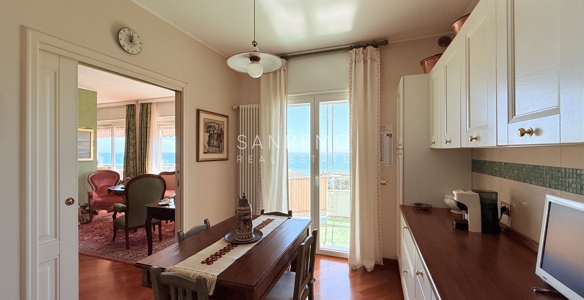 Spacious apartment with terrace and sea view in elegant condominium with concierge