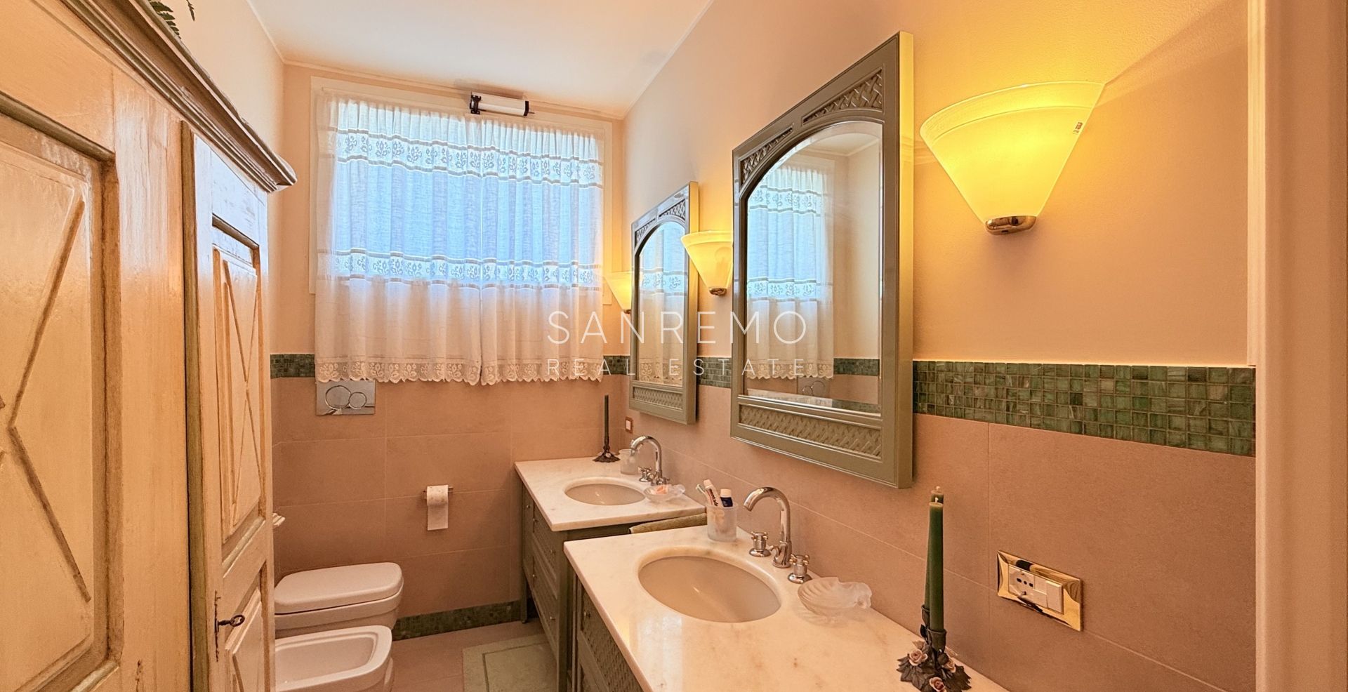 Spacious apartment with terrace and sea view in elegant condominium with concierge