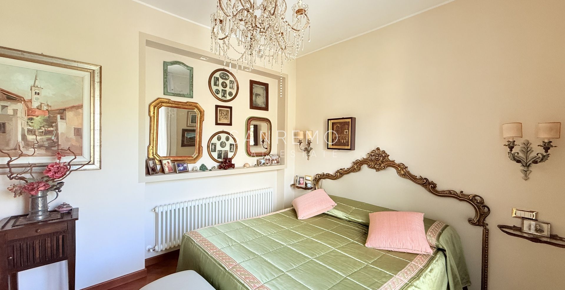 Spacious apartment with terrace and sea view in elegant condominium with concierge