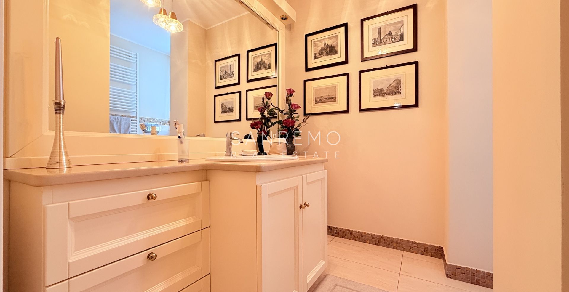 Spacious apartment with terrace and sea view in elegant condominium with concierge