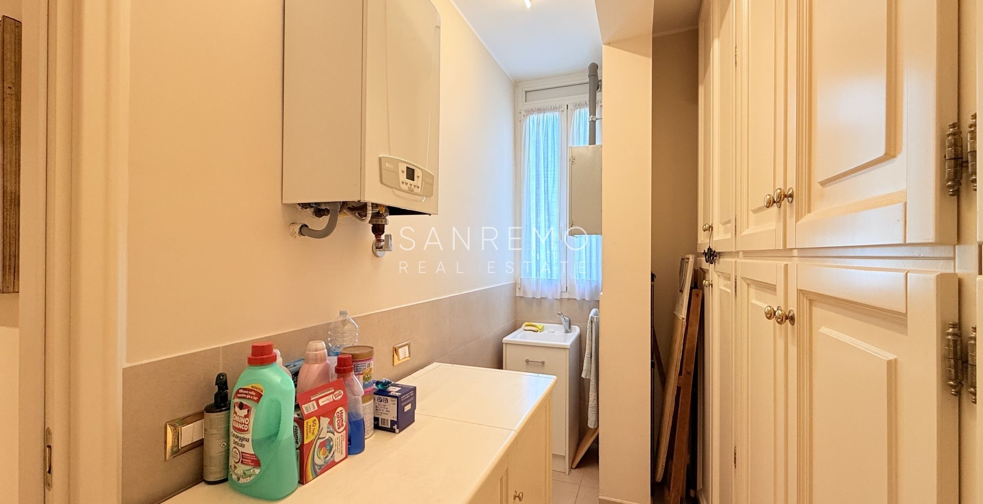 Spacious apartment with terrace and sea view in elegant condominium with concierge