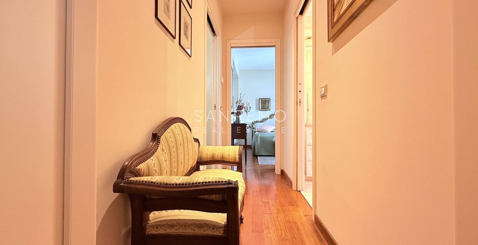 Spacious apartment with terrace and sea view in elegant condominium with concierge