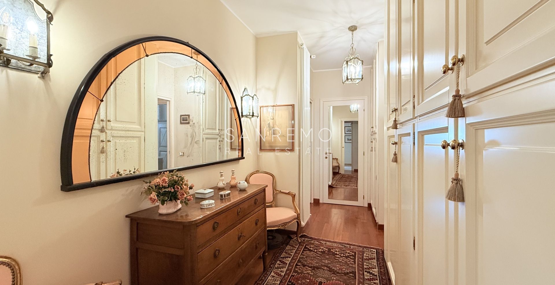 Spacious apartment with terrace and sea view in elegant condominium with concierge