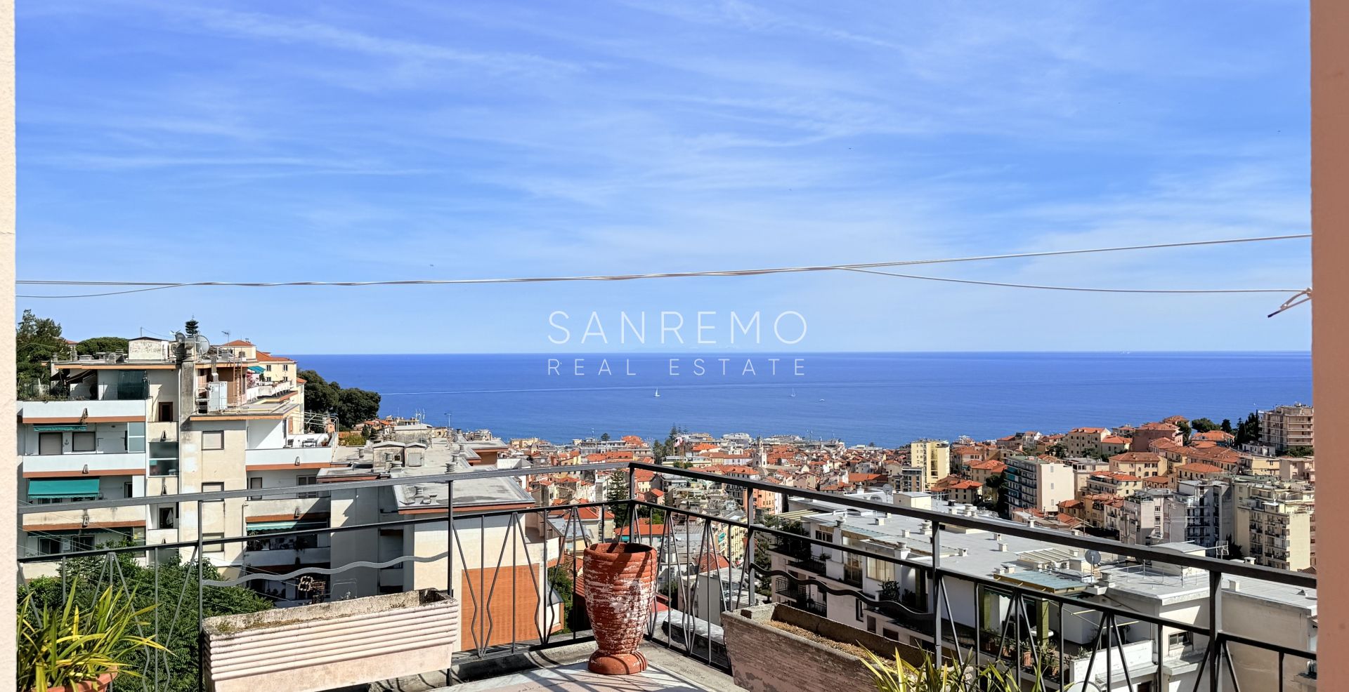 Penthouse for sale in Sanremo with sea view