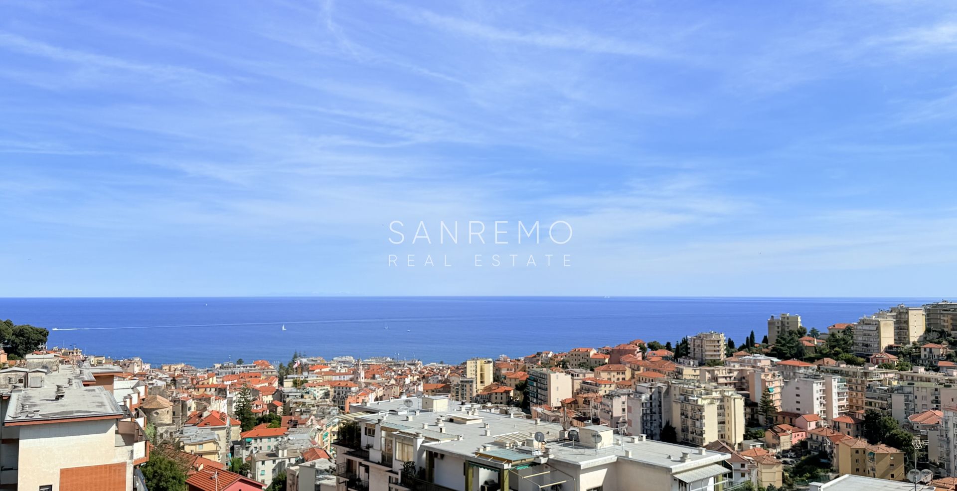 Penthouse for sale in Sanremo with sea view
