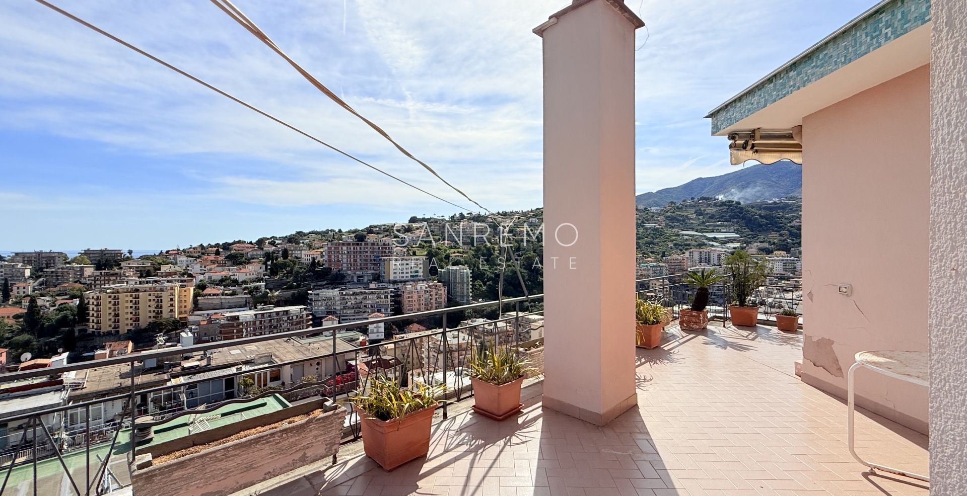 Penthouse for sale in Sanremo with sea view