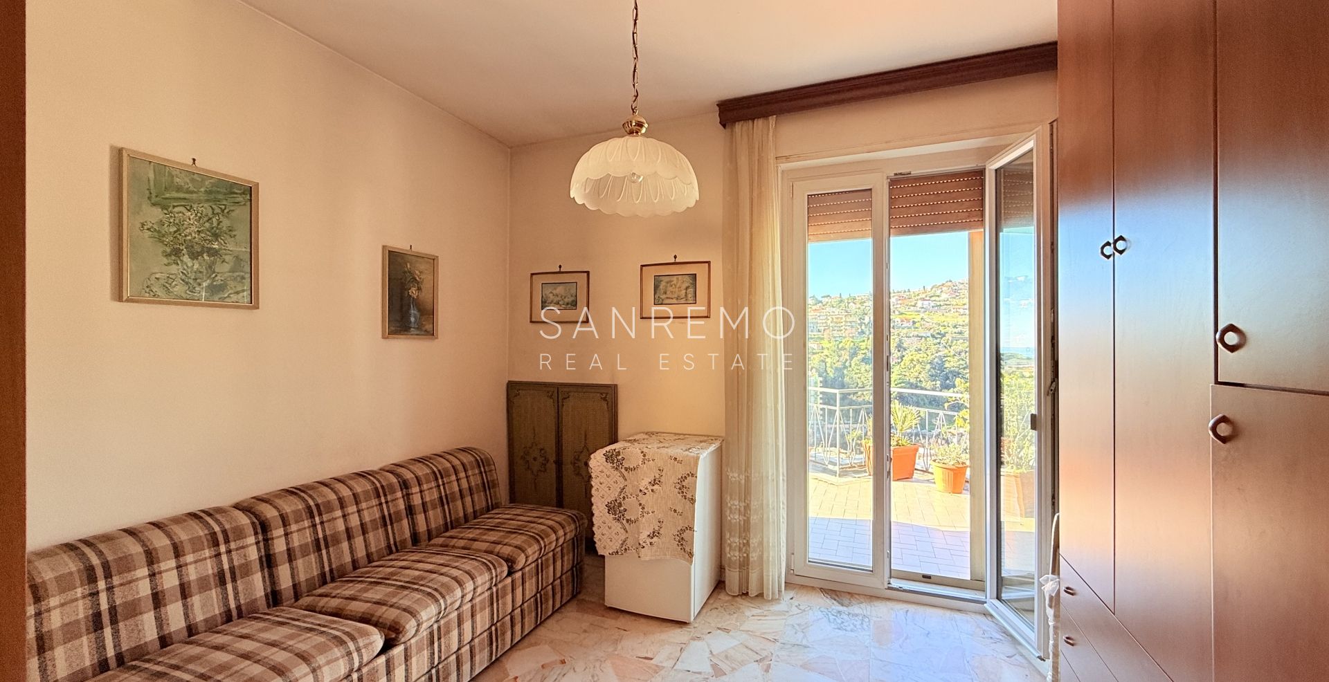 Penthouse for sale in Sanremo with sea view