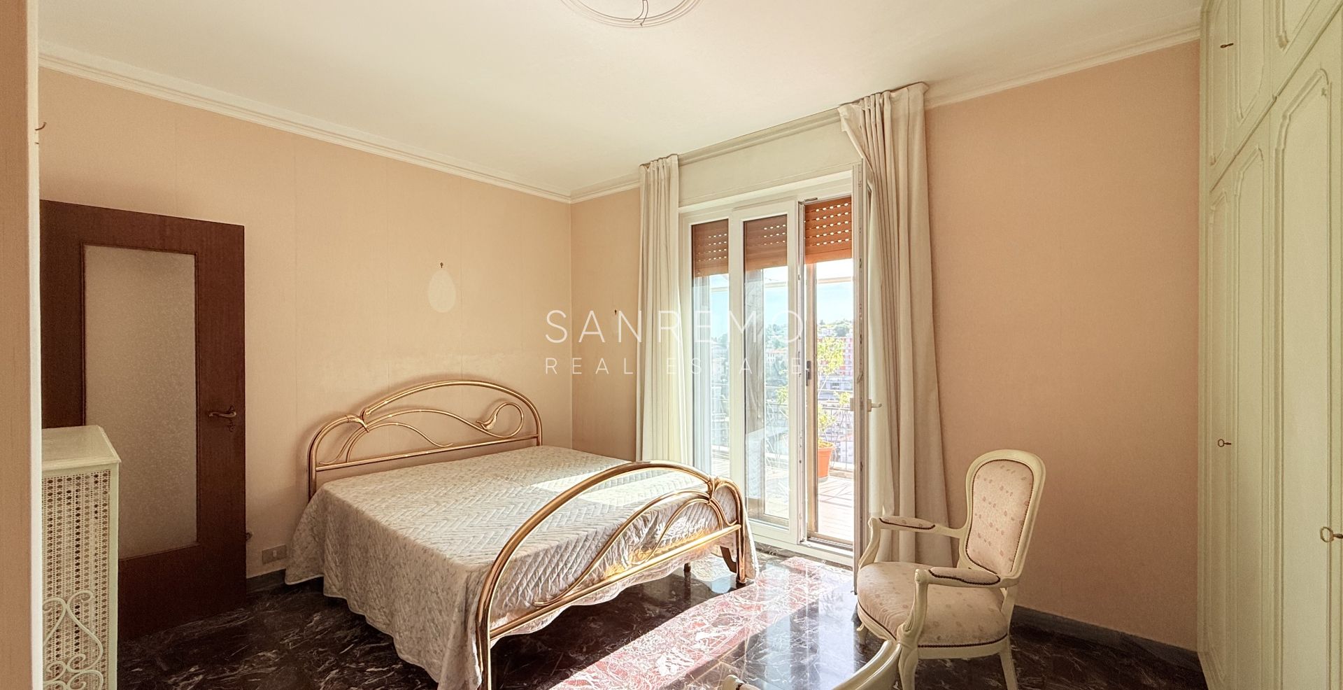 Penthouse for sale in Sanremo with sea view