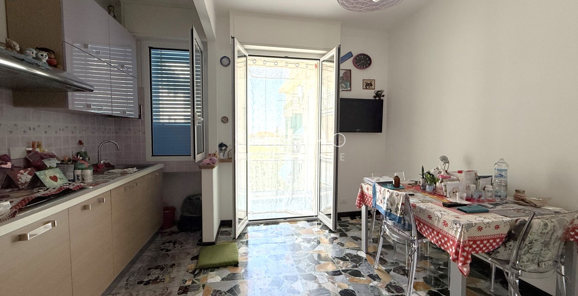 Beautifully Renovated Apartment with Two Terraces Near the Train Station