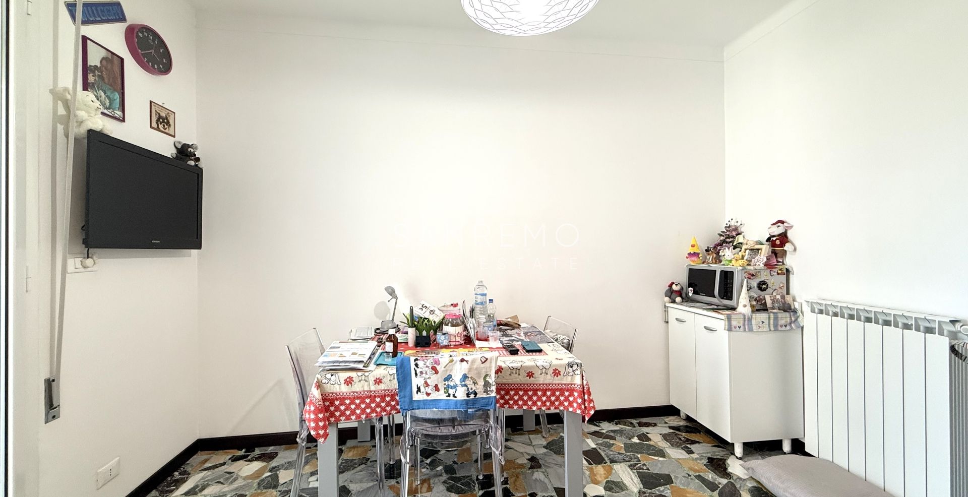 Beautifully Renovated Apartment with Two Terraces Near the Train Station