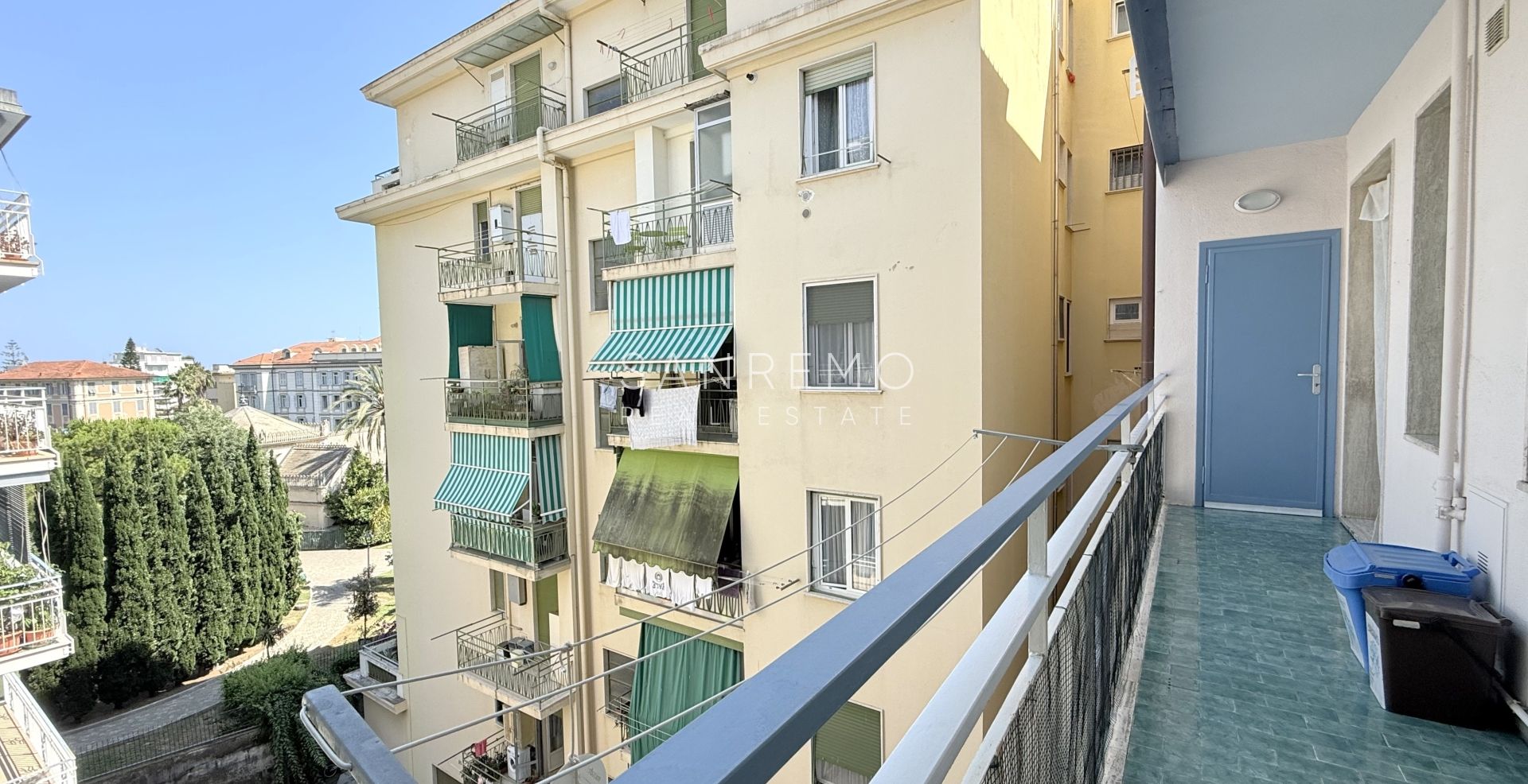 Beautifully Renovated Apartment with Two Terraces Near the Train Station