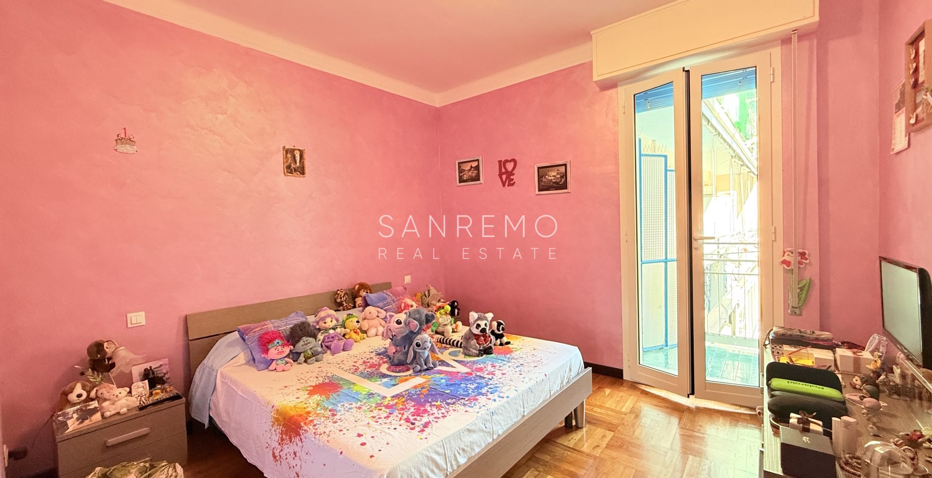 Beautifully Renovated Apartment with Two Terraces Near the Train Station