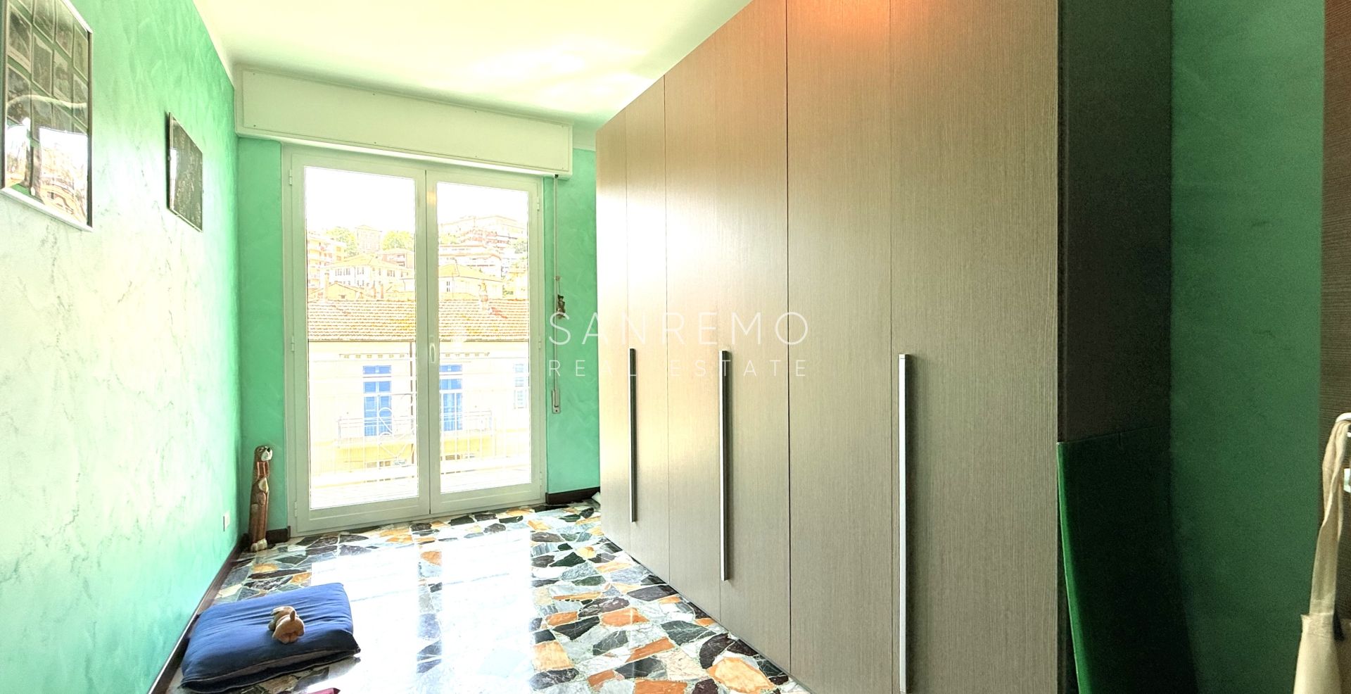 Beautifully Renovated Apartment with Two Terraces Near the Train Station