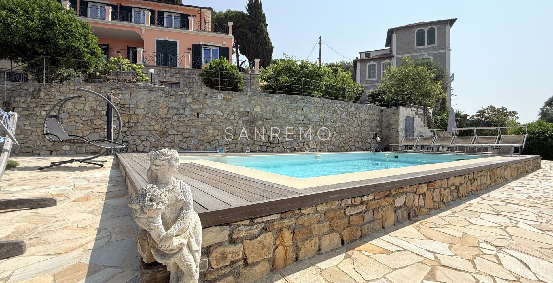 Luxury villa with swimming pool and sea view in Bordighera