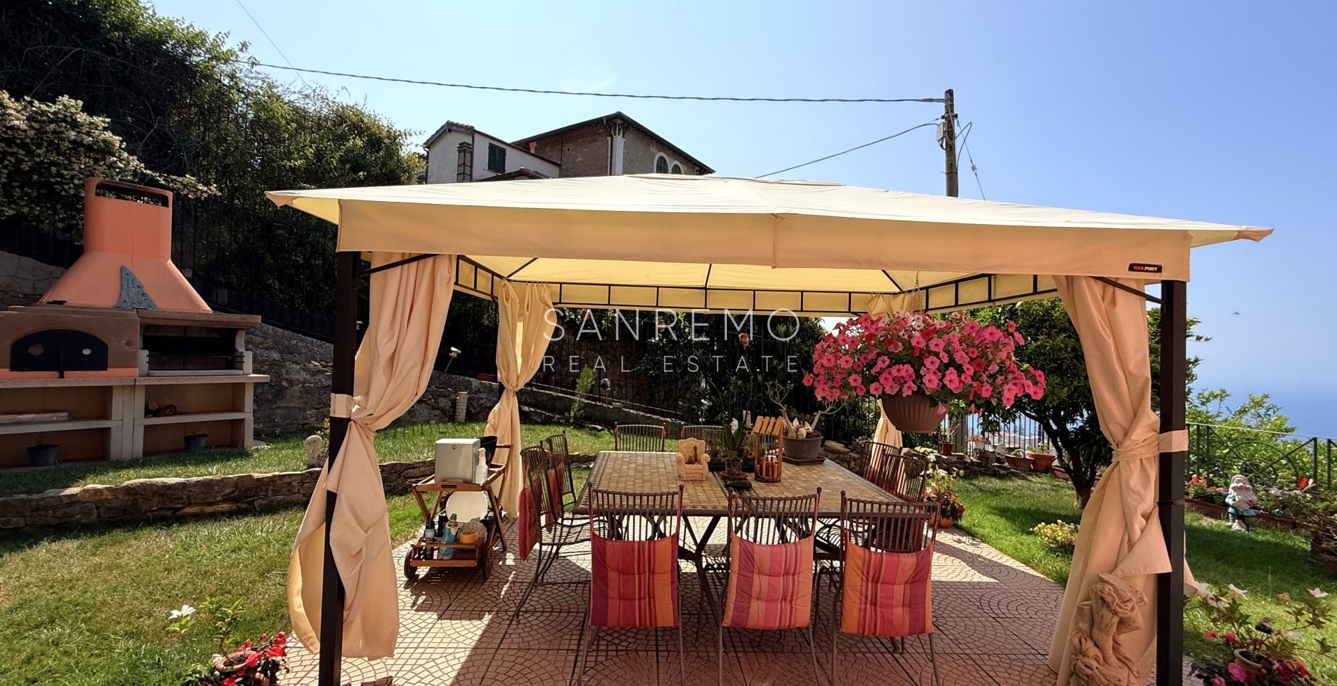 Luxury villa with swimming pool and sea view in Bordighera