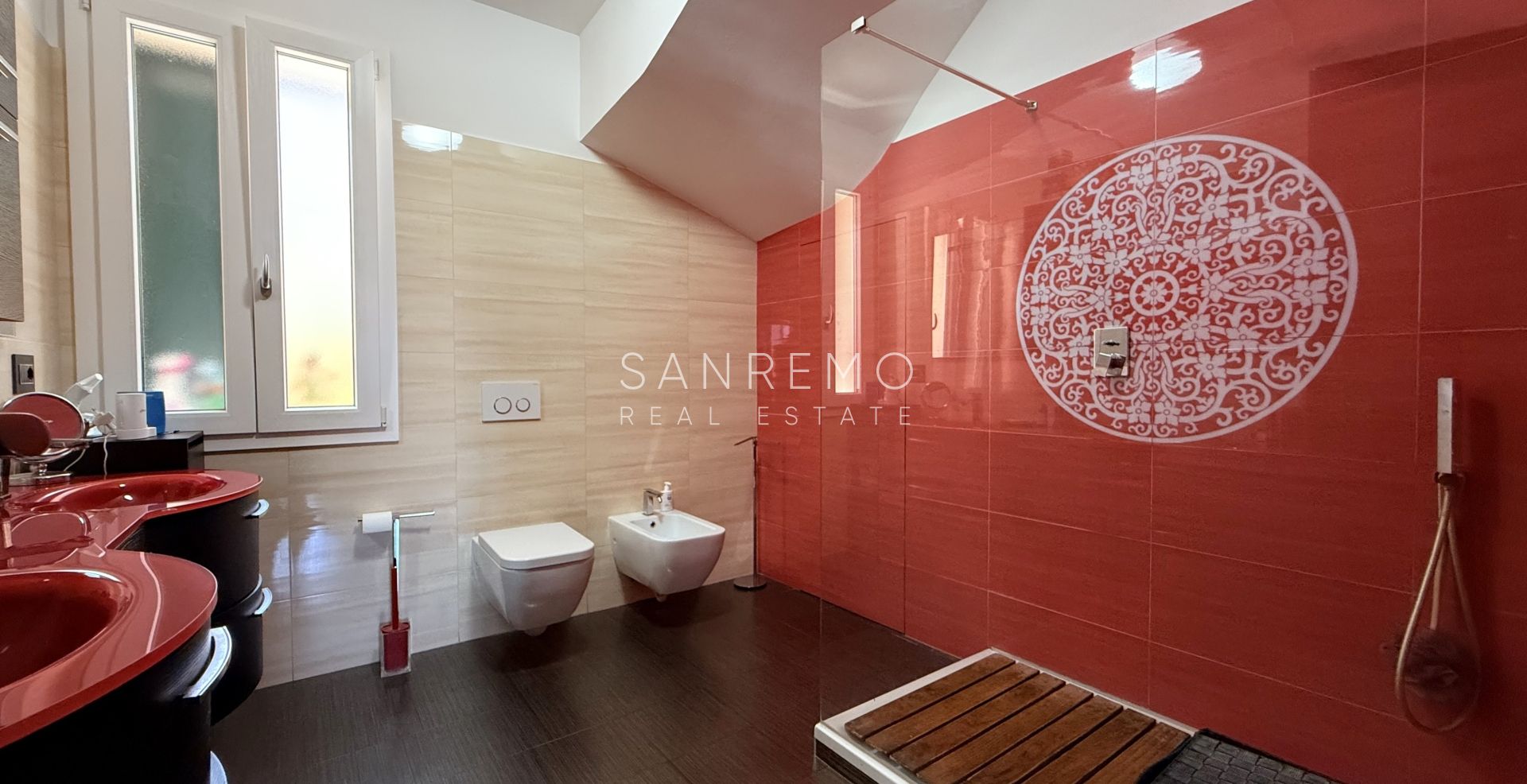 Luxury villa with swimming pool and sea view in Bordighera