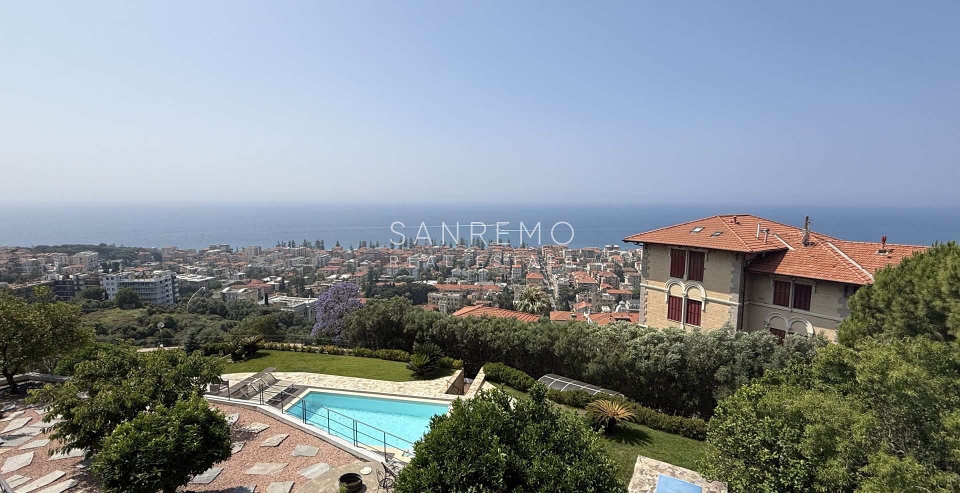 Luxury villa with swimming pool and sea view in Bordighera