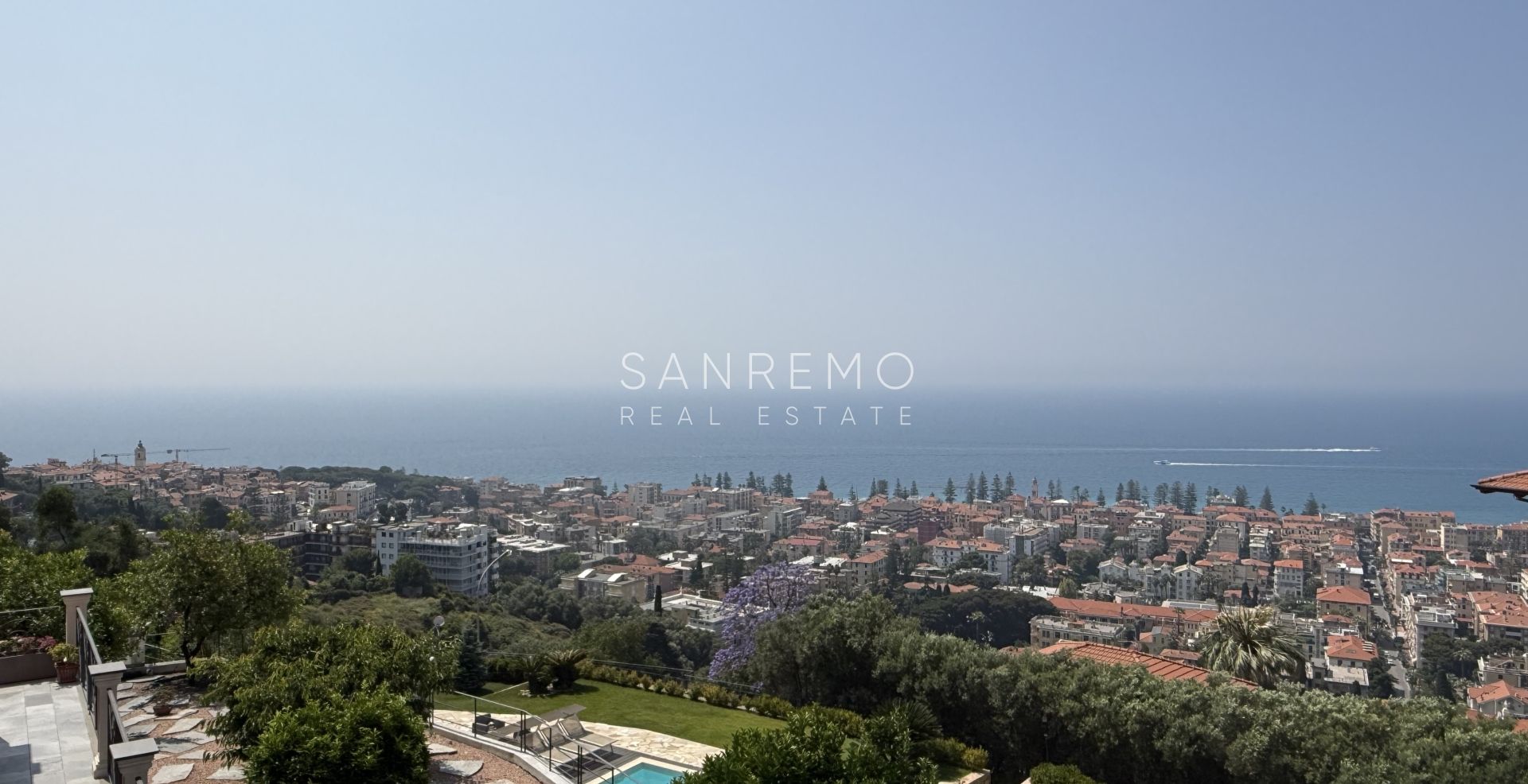 Luxury villa with swimming pool and sea view in Bordighera