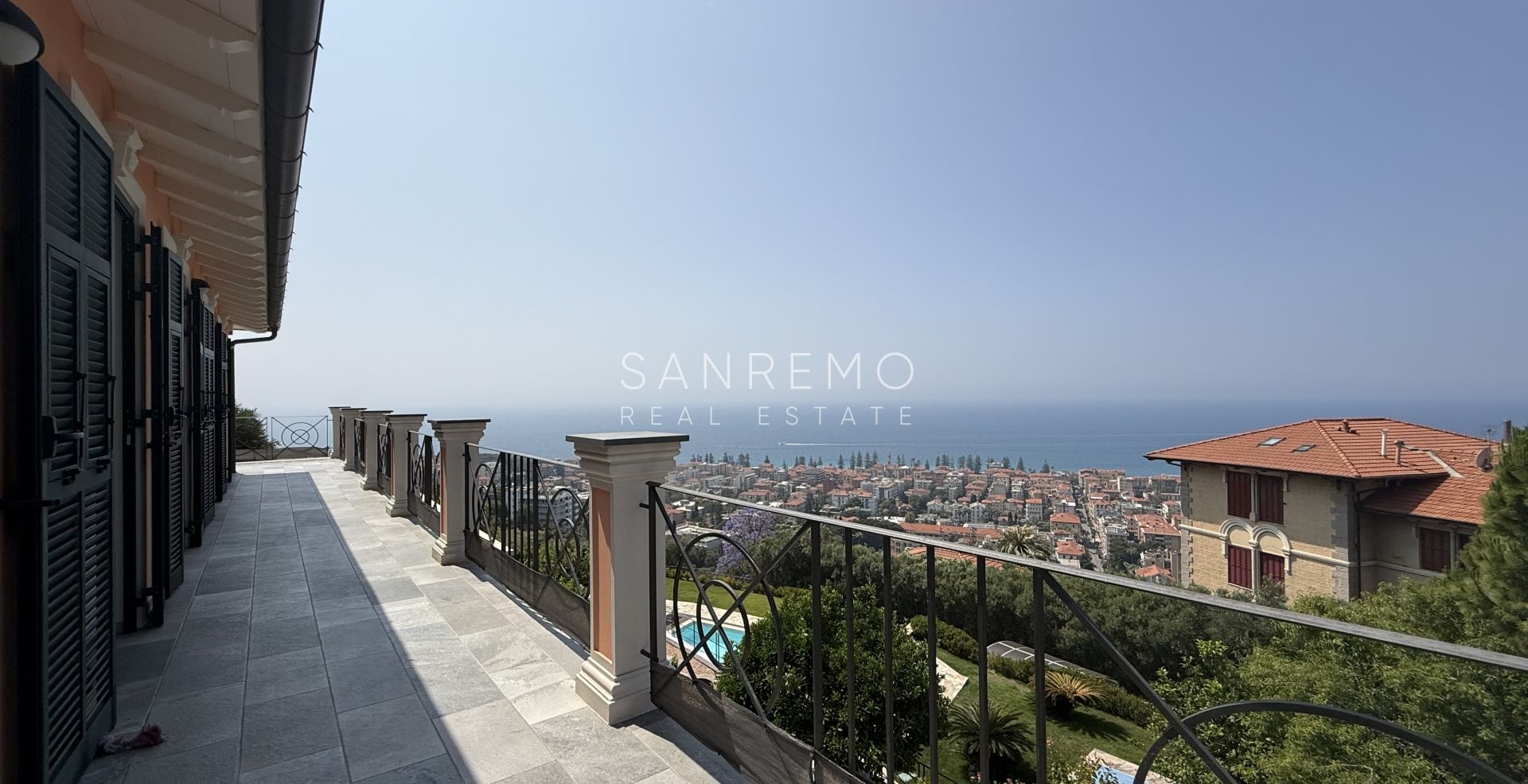 Luxury villa with swimming pool and sea view in Bordighera