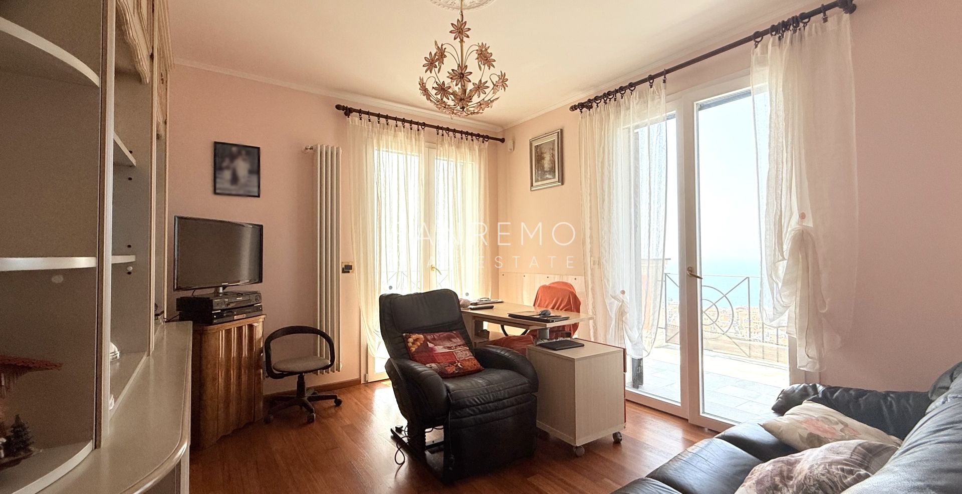 Luxury villa with swimming pool and sea view in Bordighera