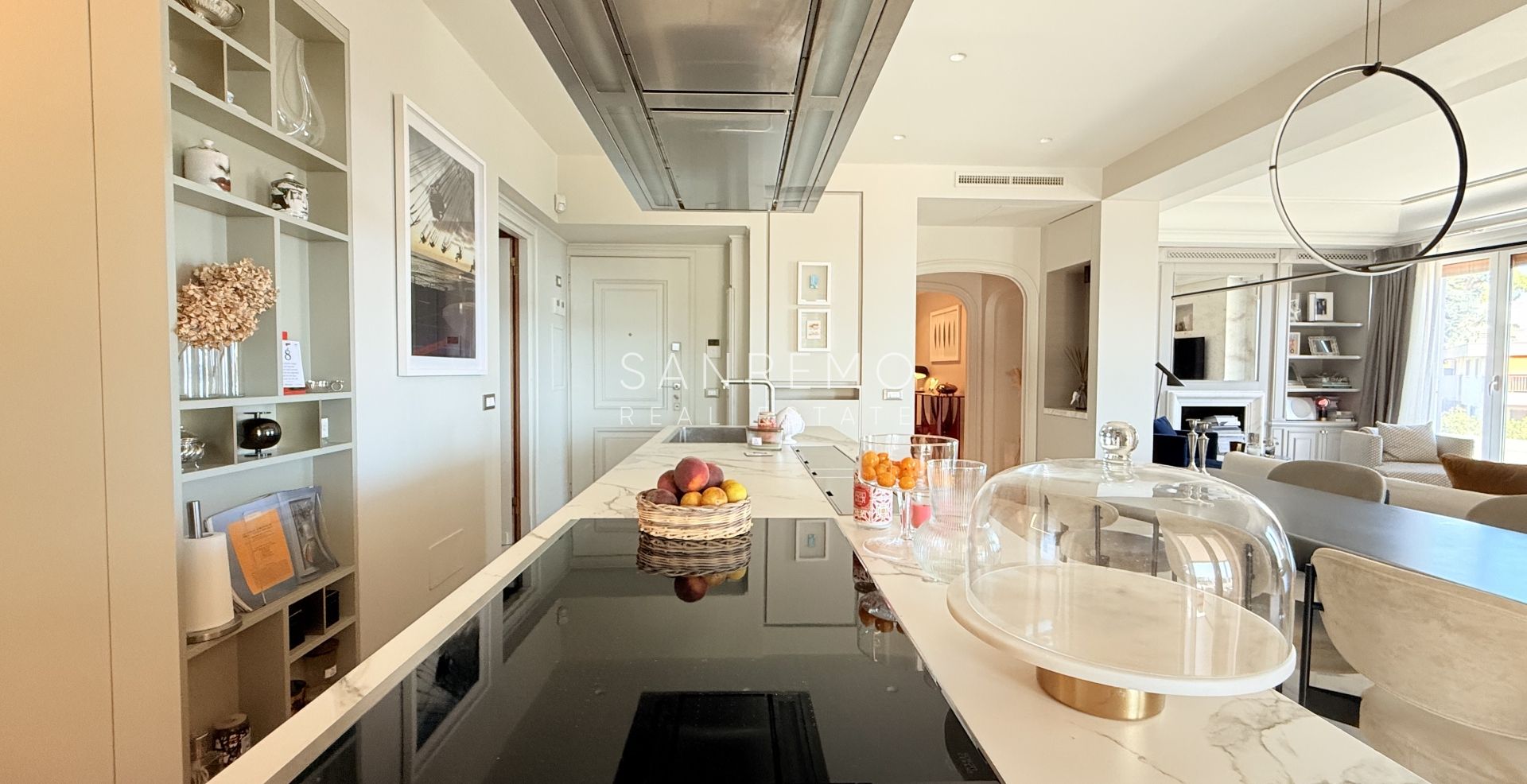 Exclusive penthouse with sea view, large terrace, and luxury finishes in an elegant building surrounded by greenery