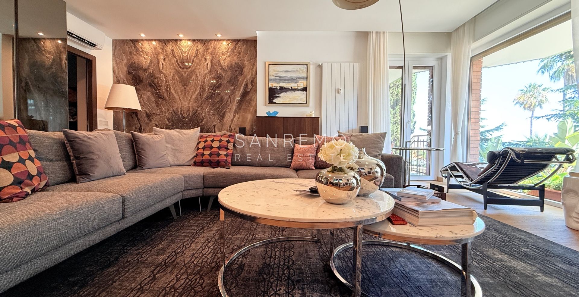 Prestigious sea view apartment with high-end finishes and luxury furnishings