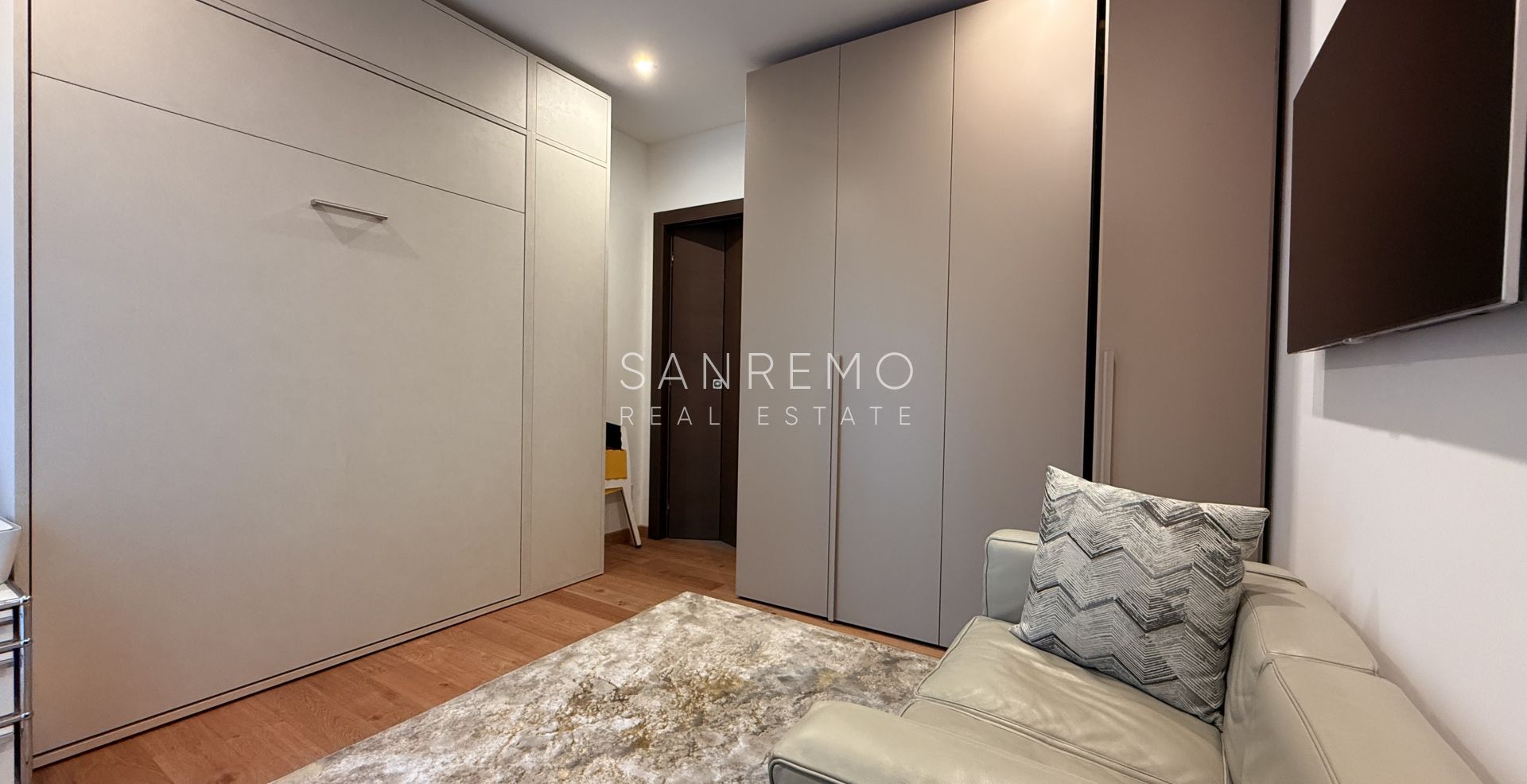 Prestigious sea view apartment with high-end finishes and luxury furnishings