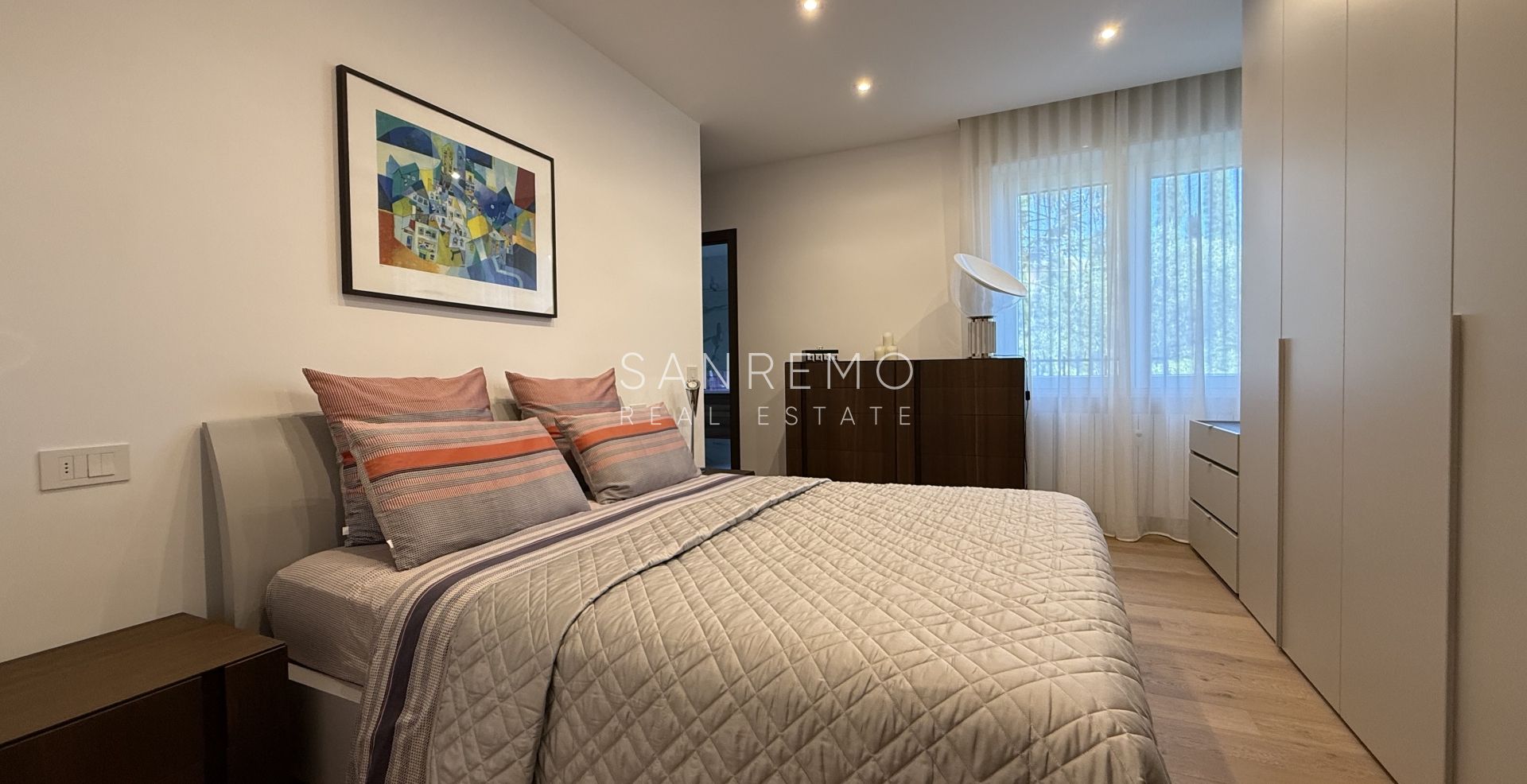 Prestigious sea view apartment with high-end finishes and luxury furnishings