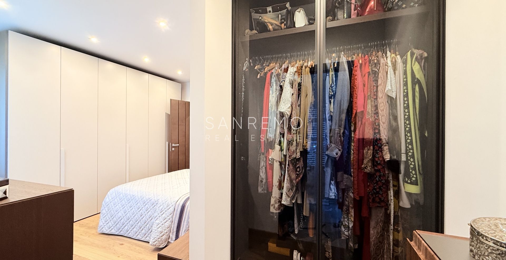 Prestigious sea view apartment with high-end finishes and luxury furnishings