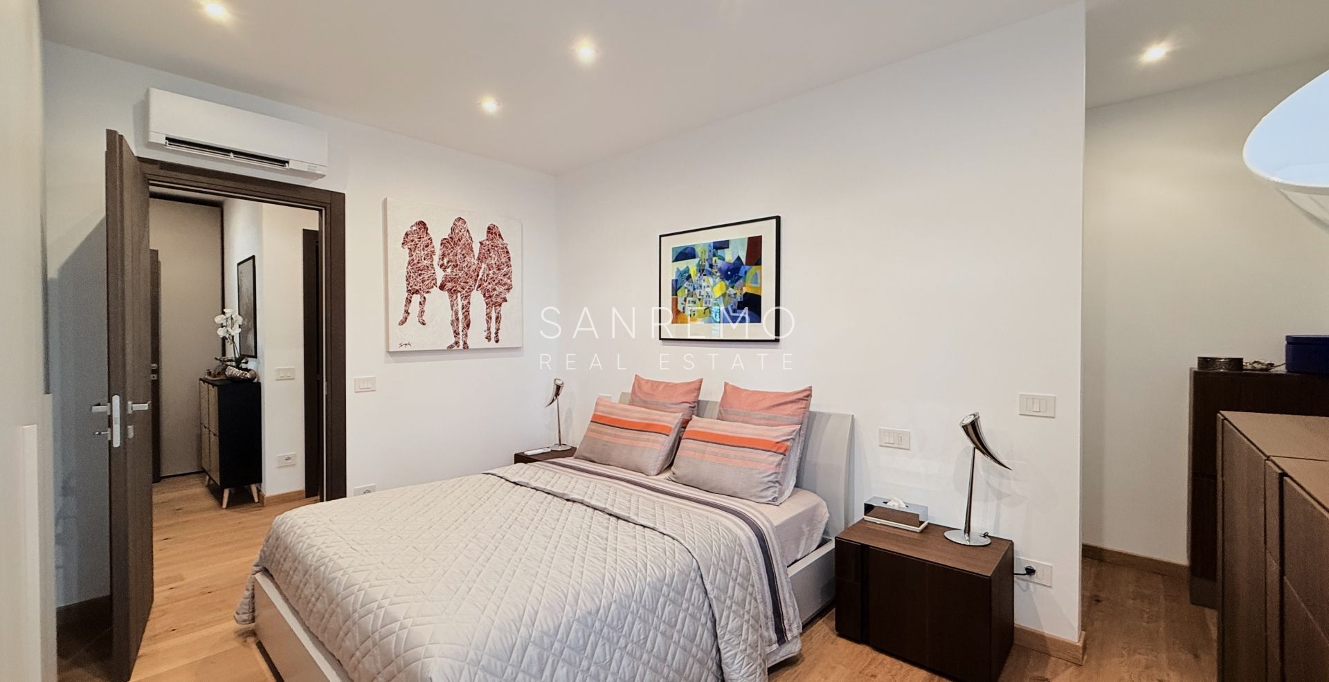 Prestigious sea view apartment with high-end finishes and luxury furnishings