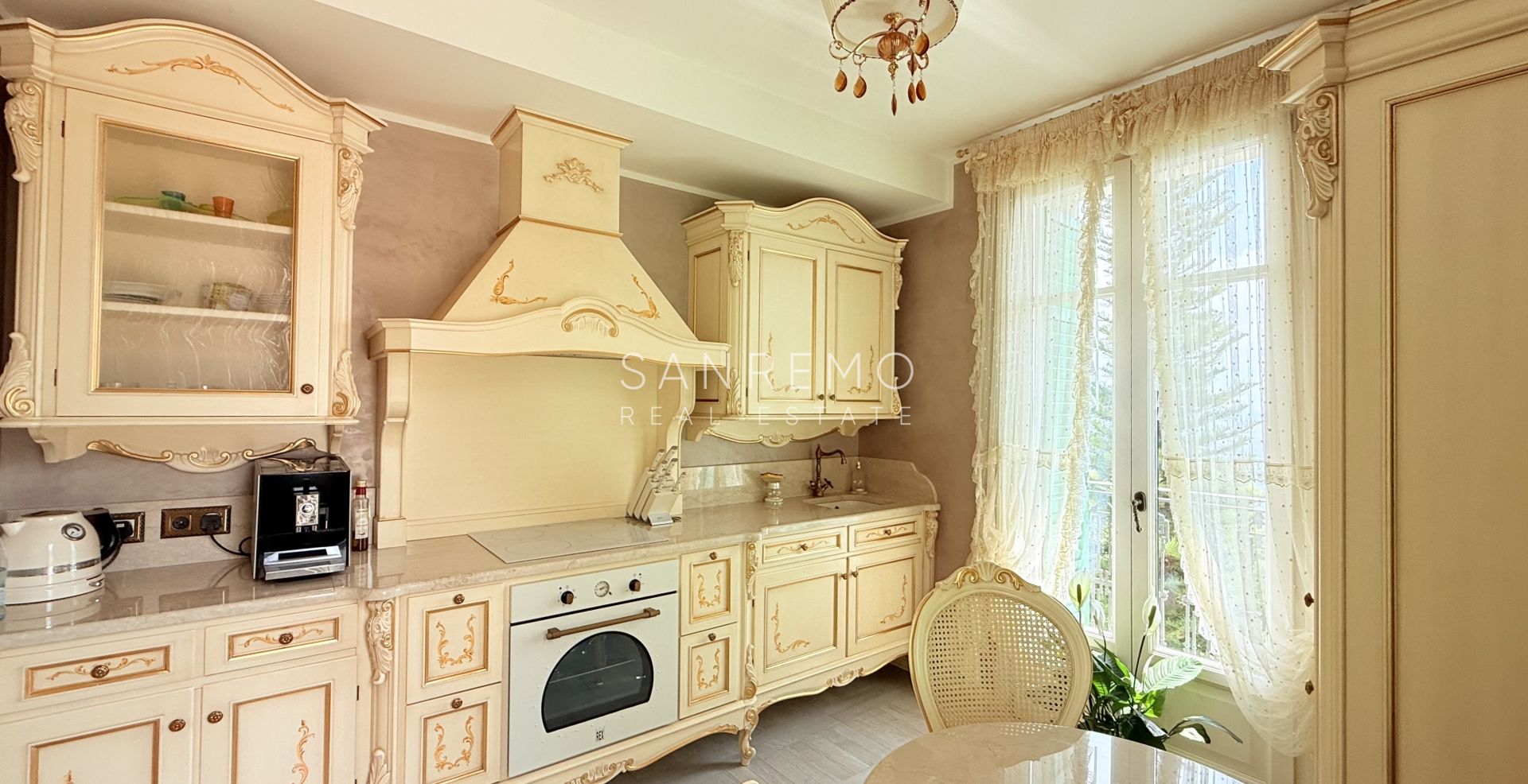 Penthouse in Ospedaletti with heated indoor swimming pool