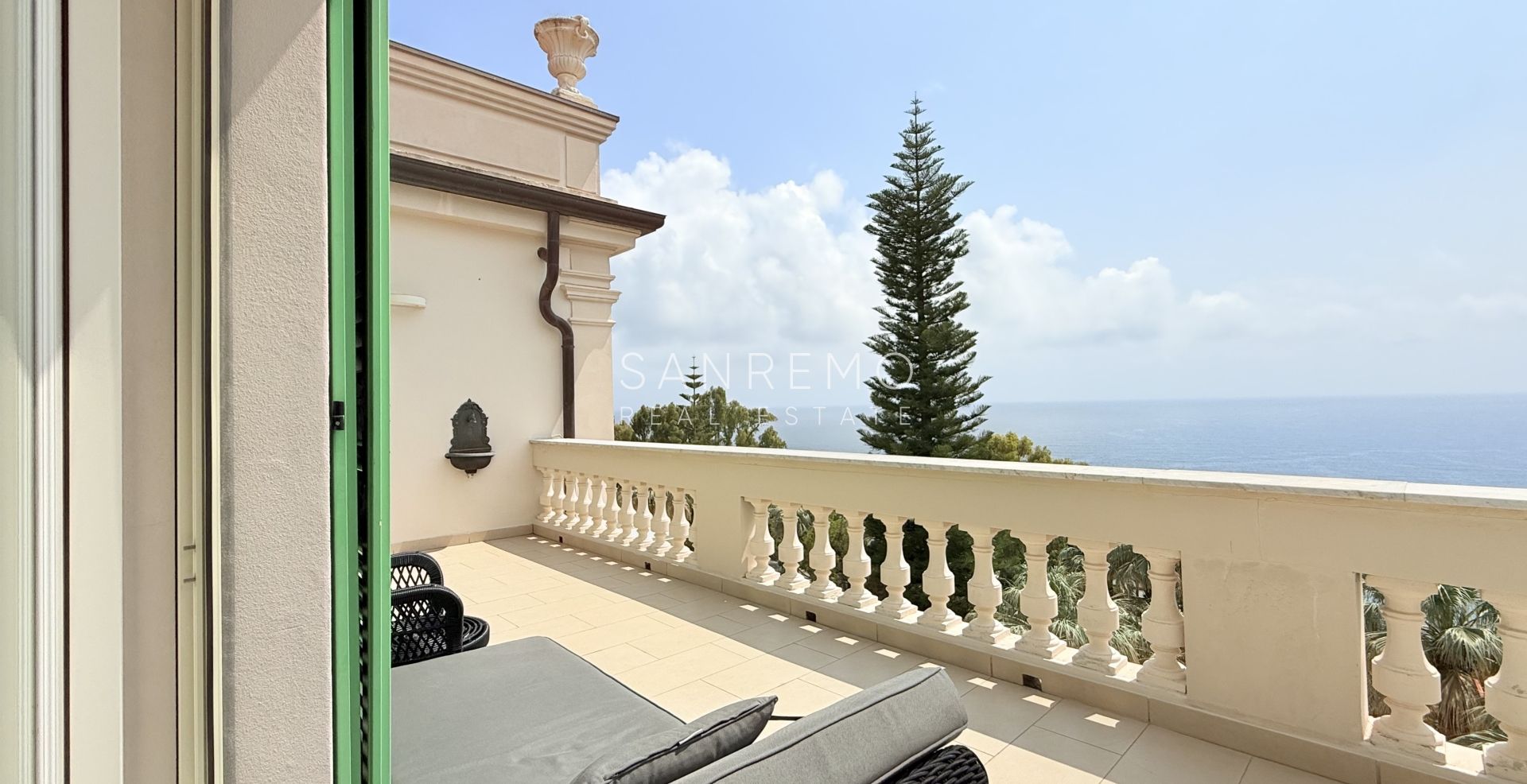 Penthouse in Ospedaletti with heated indoor swimming pool